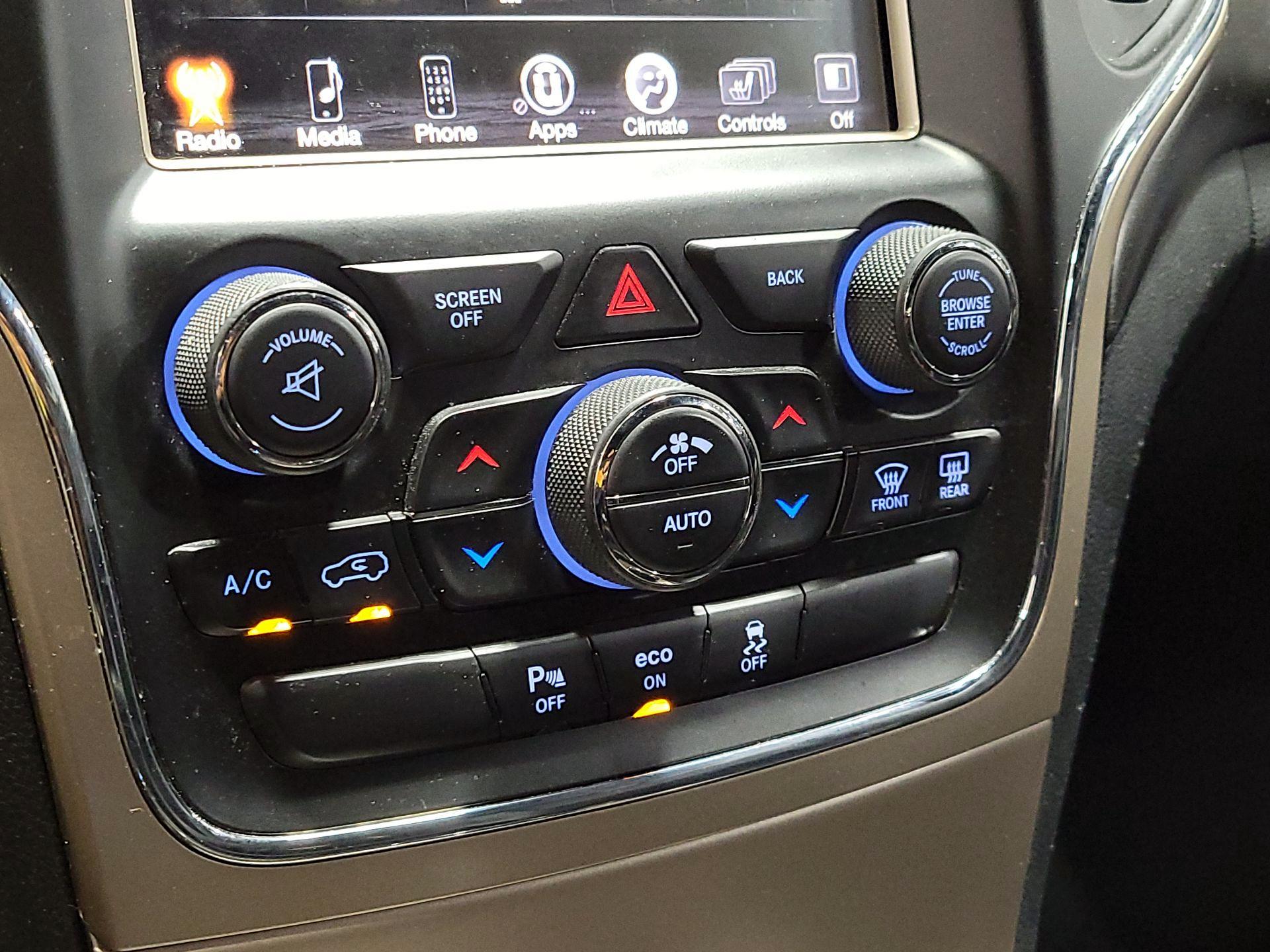 Thumbnail: 2015 Jeep Grand Cherokee - 16