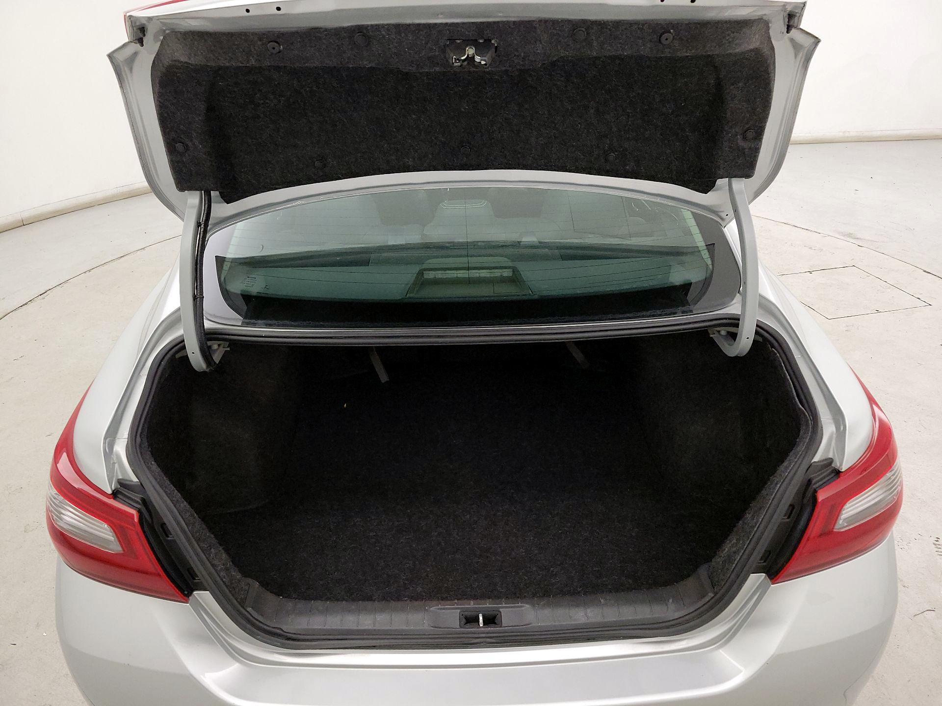 Thumbnail: 2018 Nissan Altima - 20
