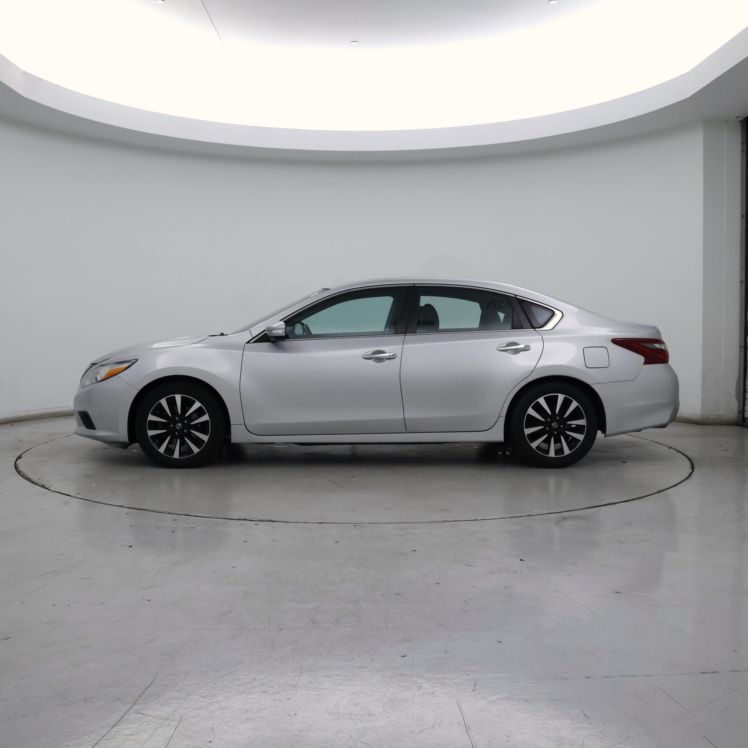 Thumbnail: 2018 Nissan Altima - 3