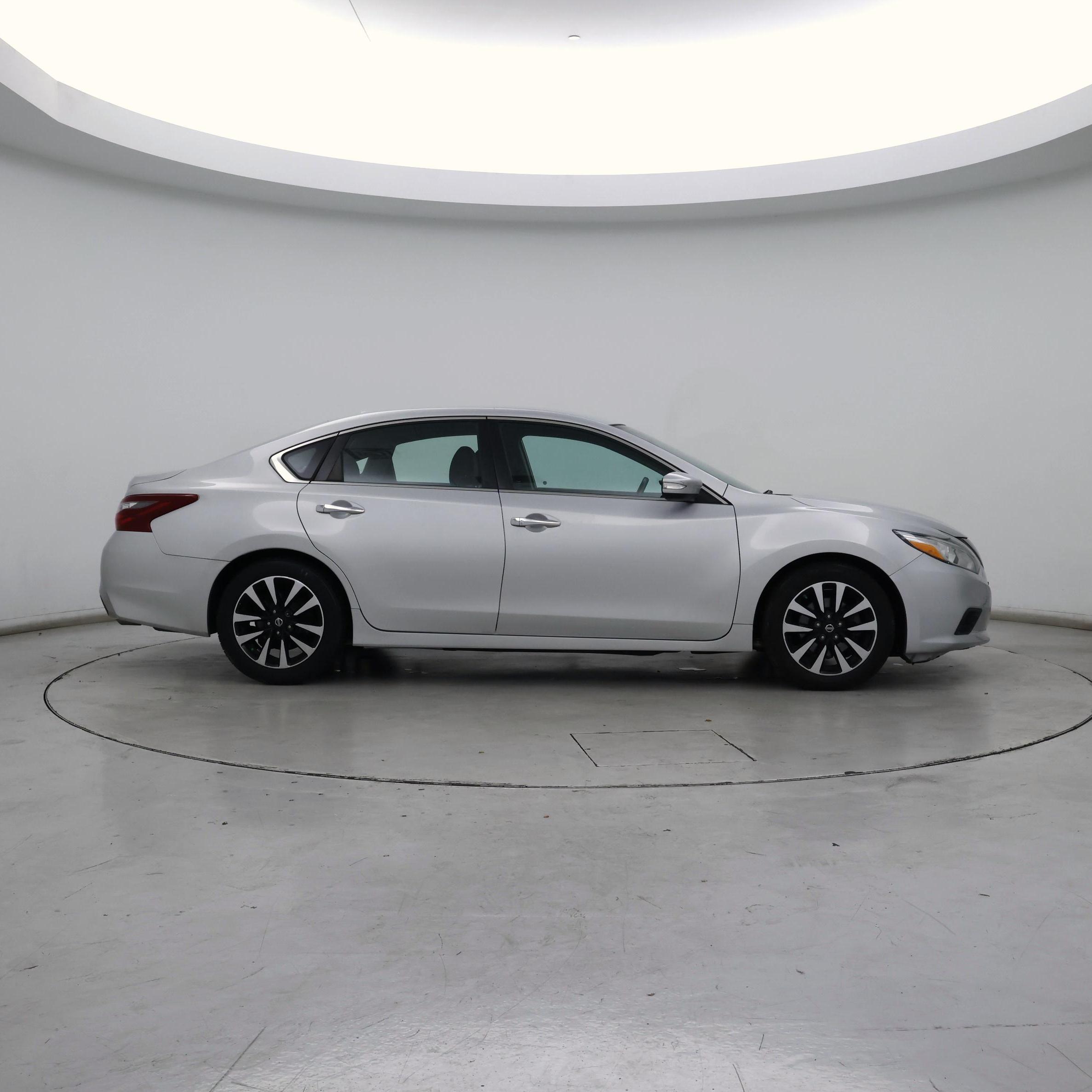 Thumbnail: 2018 Nissan Altima - 7