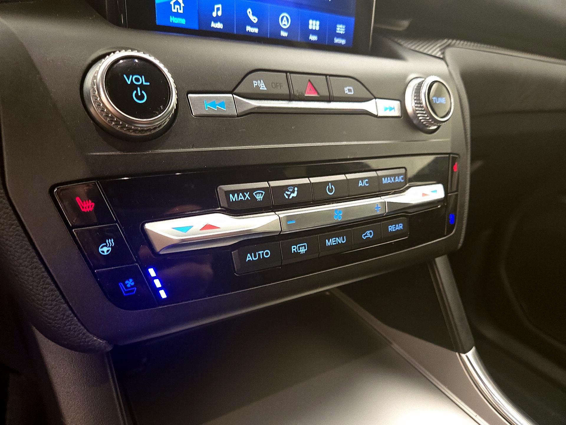 Thumbnail: 2020 Ford Explorer - 16