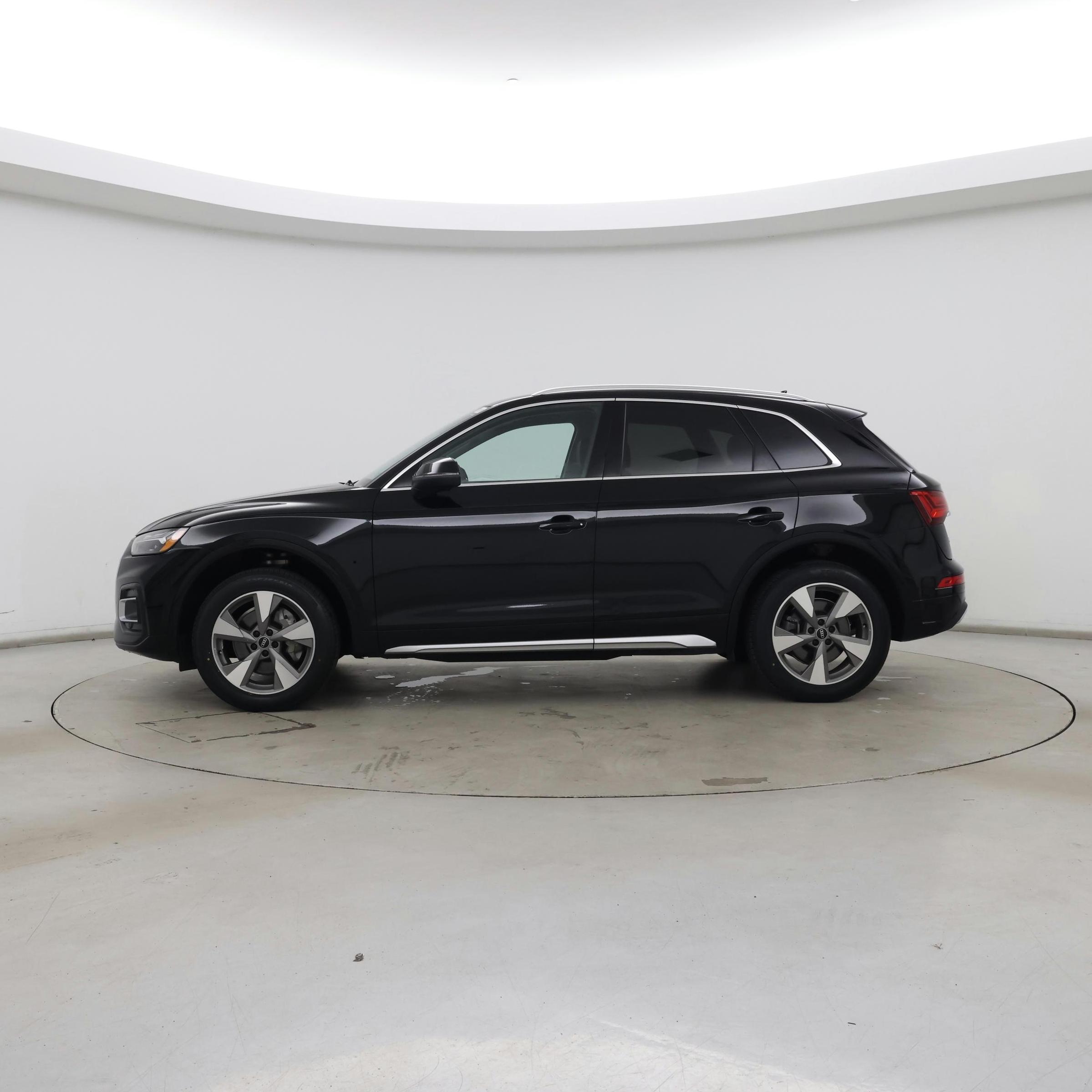 Thumbnail: 2023 Audi Q5 - 3