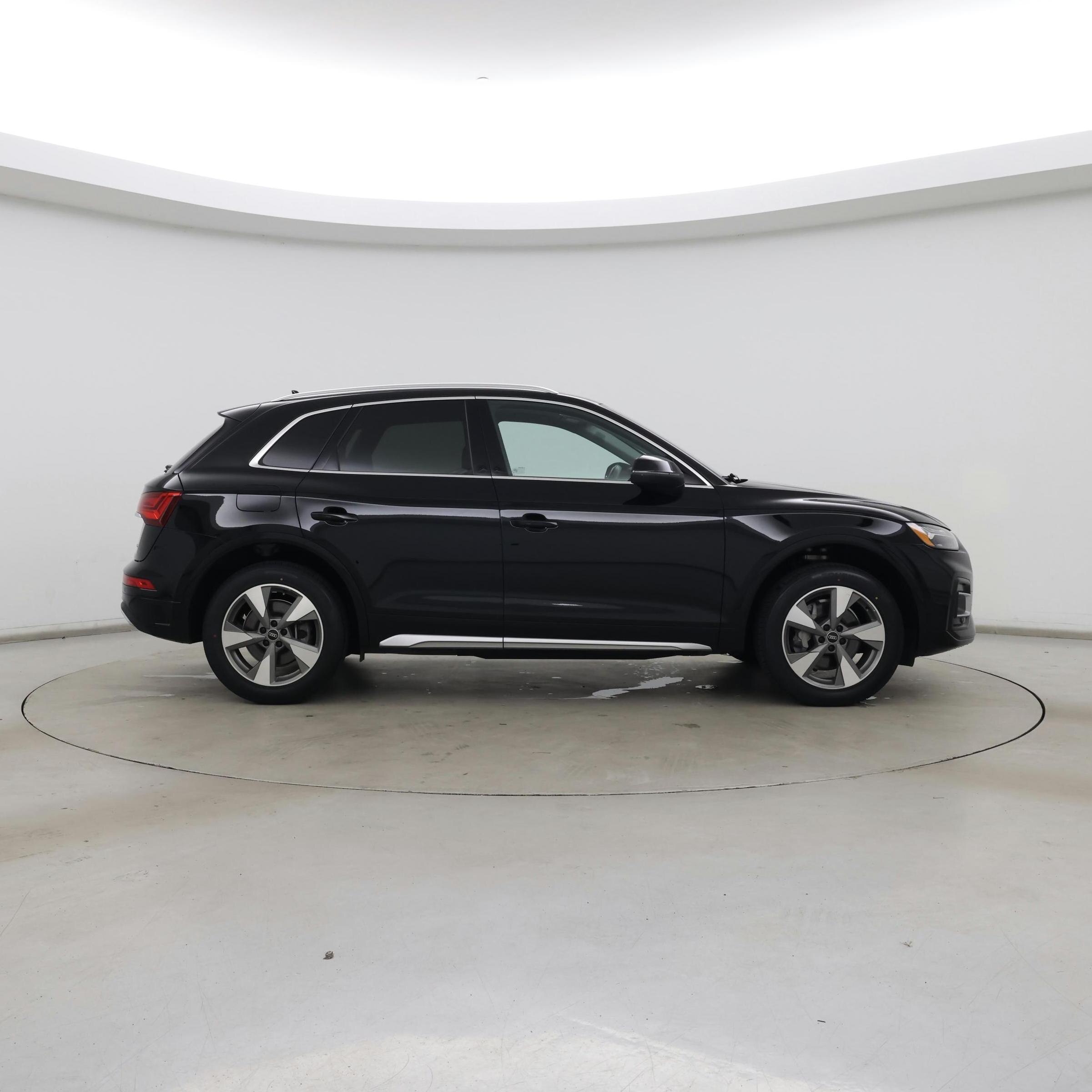 Thumbnail: 2023 Audi Q5 - 7