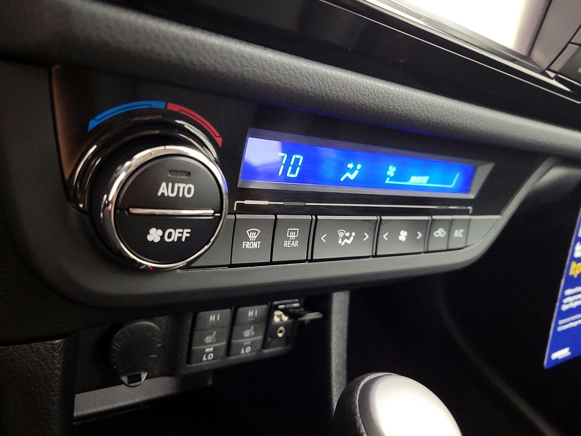Thumbnail: 2014 Toyota Corolla - 16