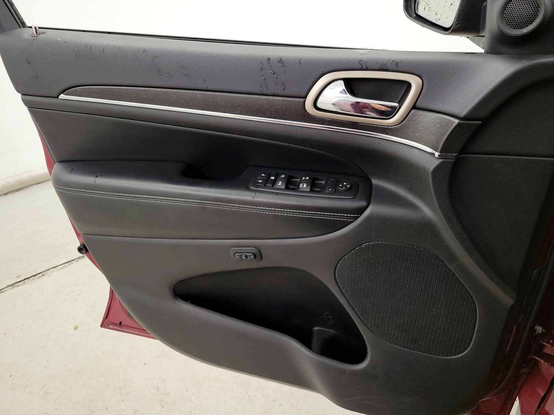 Thumbnail: 2015 Jeep Grand Cherokee - 12
