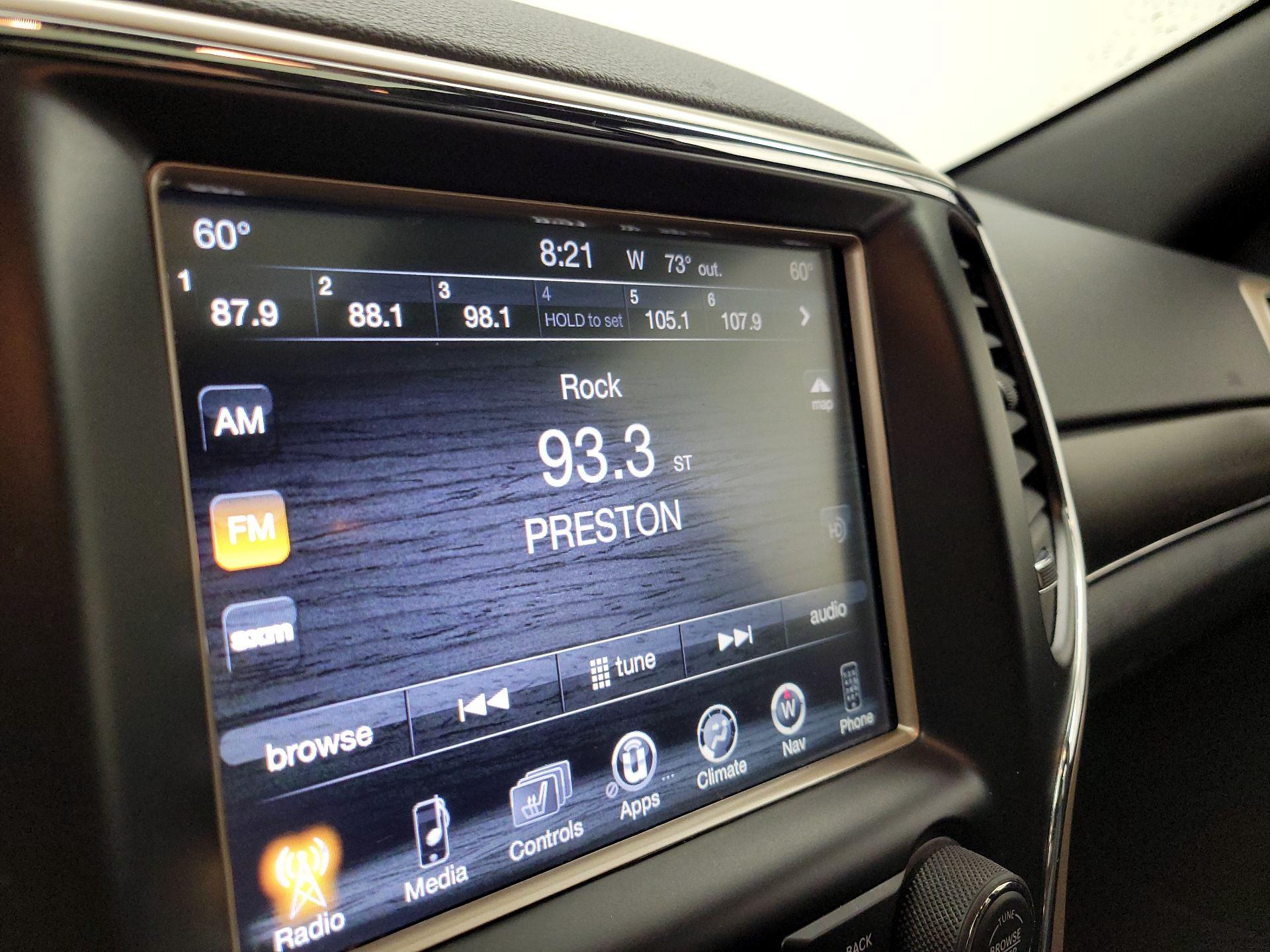 Thumbnail: 2015 Jeep Grand Cherokee - 16