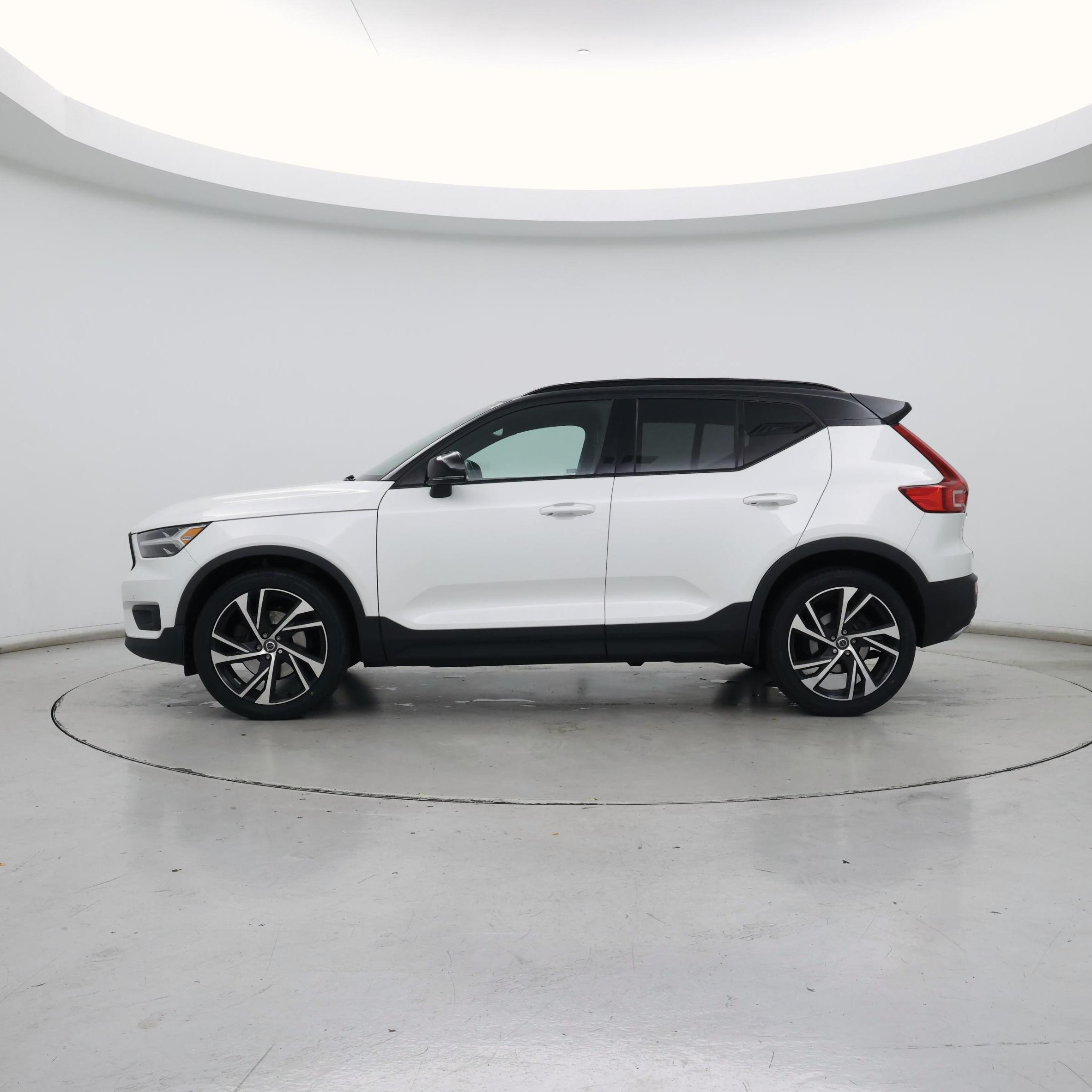 Thumbnail: 2020 Volvo XC40 - 3