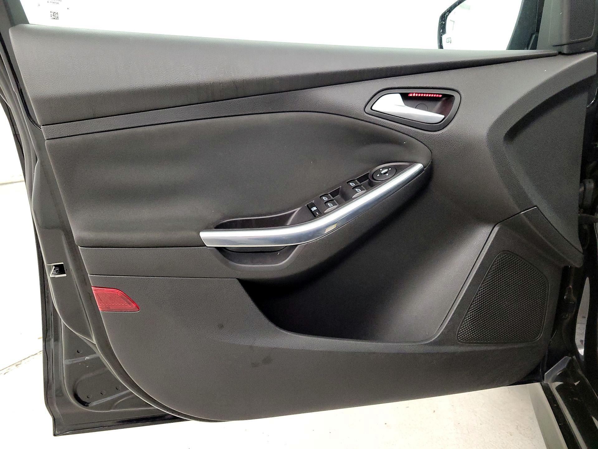 Thumbnail: 2014 Ford Focus - 12