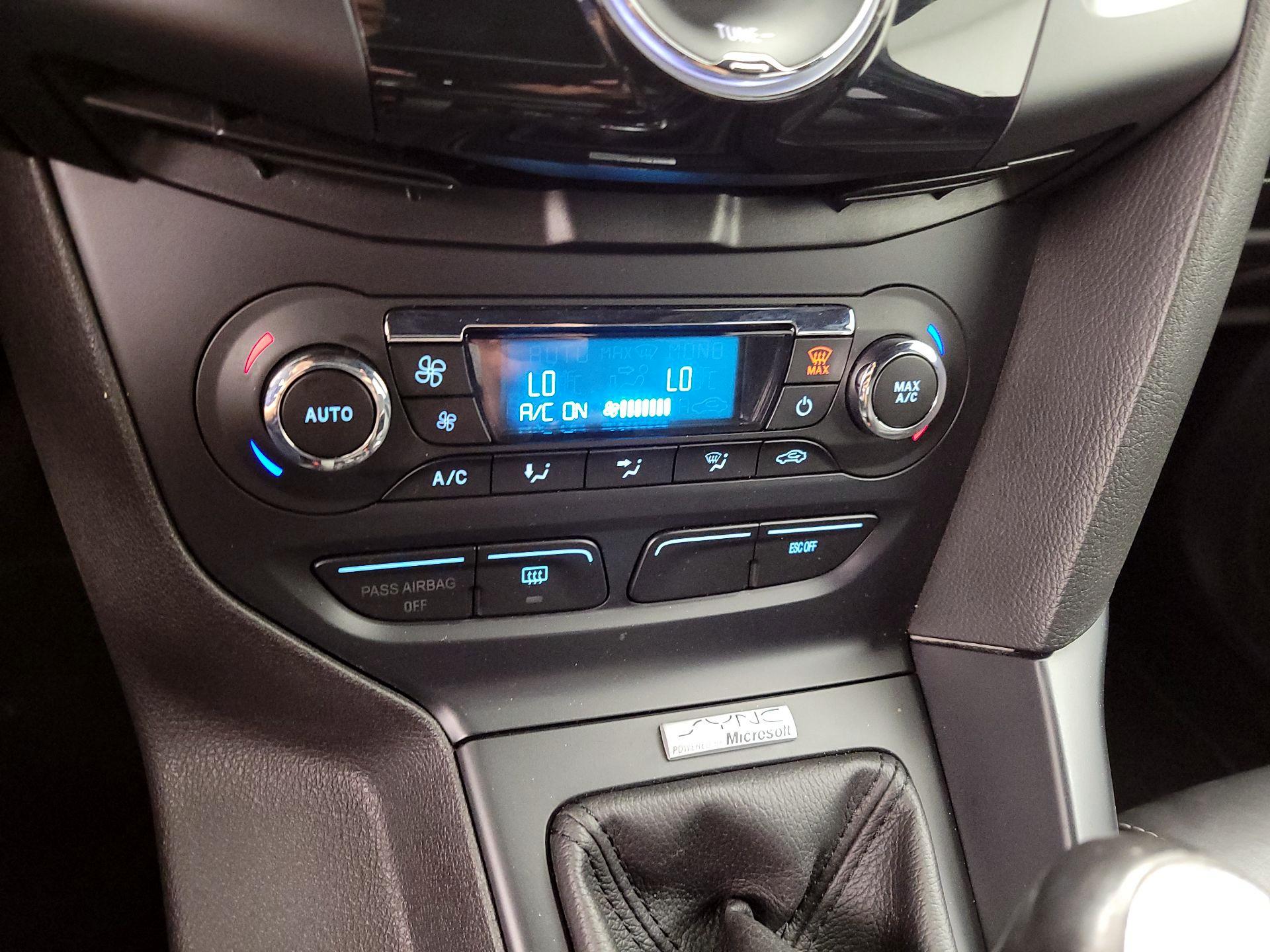 Thumbnail: 2014 Ford Focus - 15