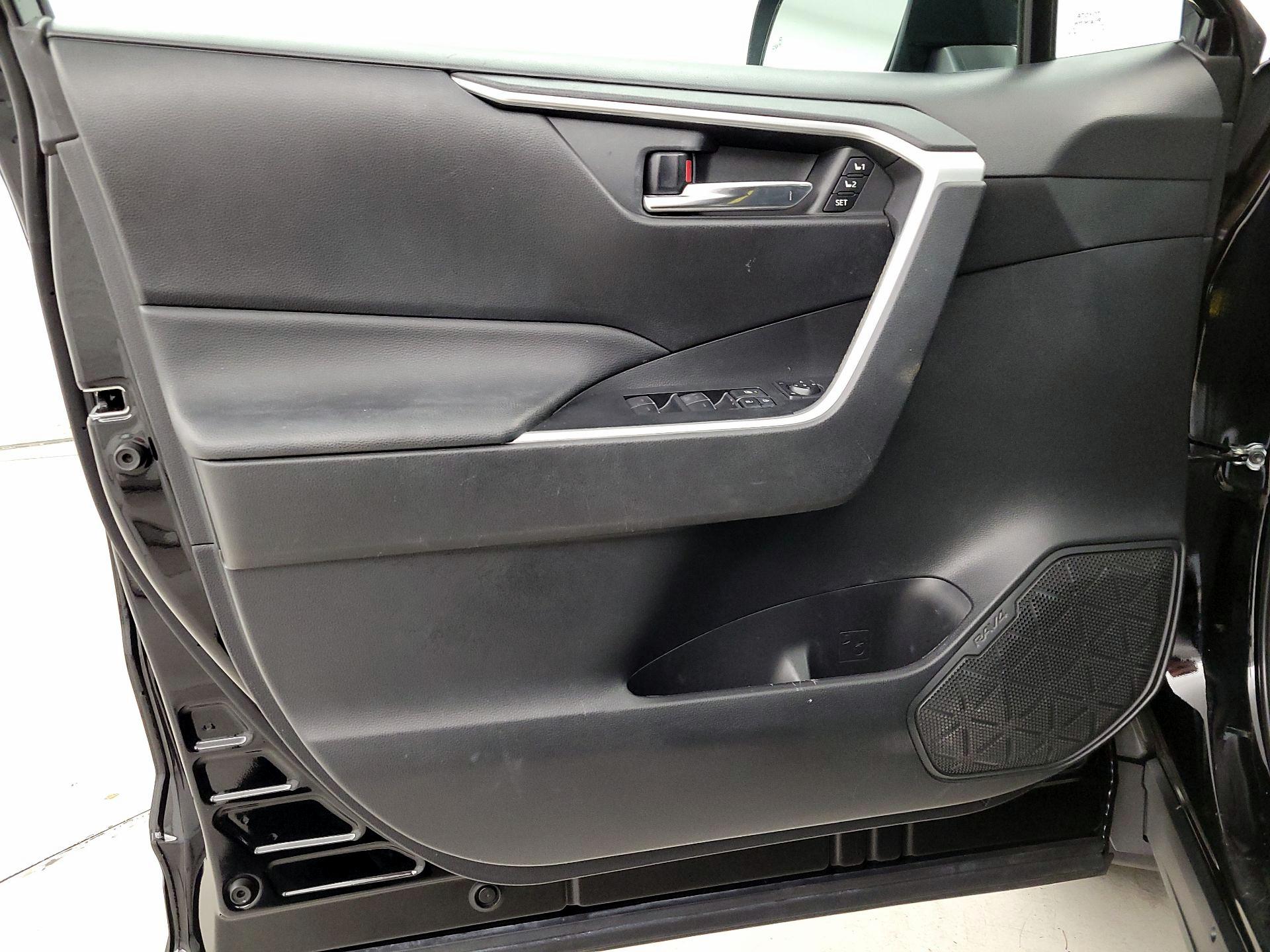 Thumbnail: 2022 Toyota RAV4 - 12