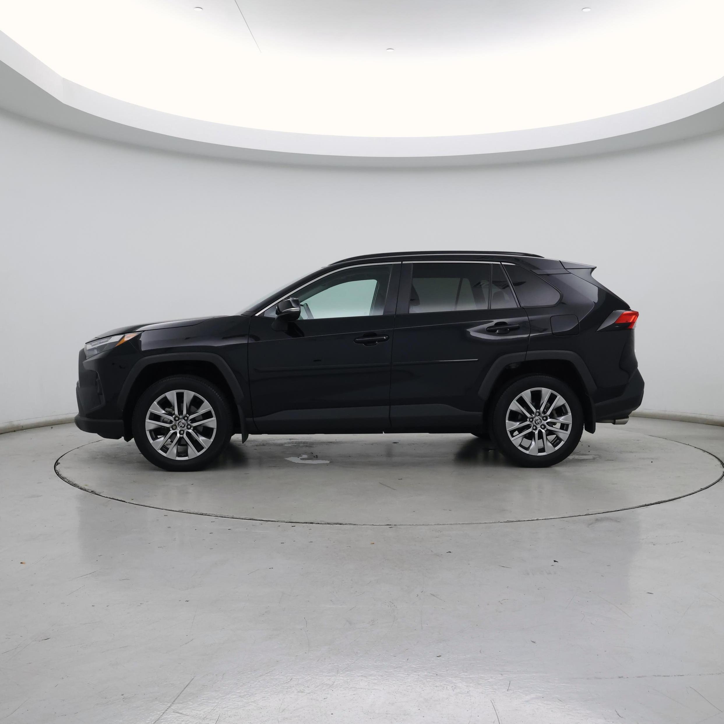 Thumbnail: 2022 Toyota RAV4 - 3