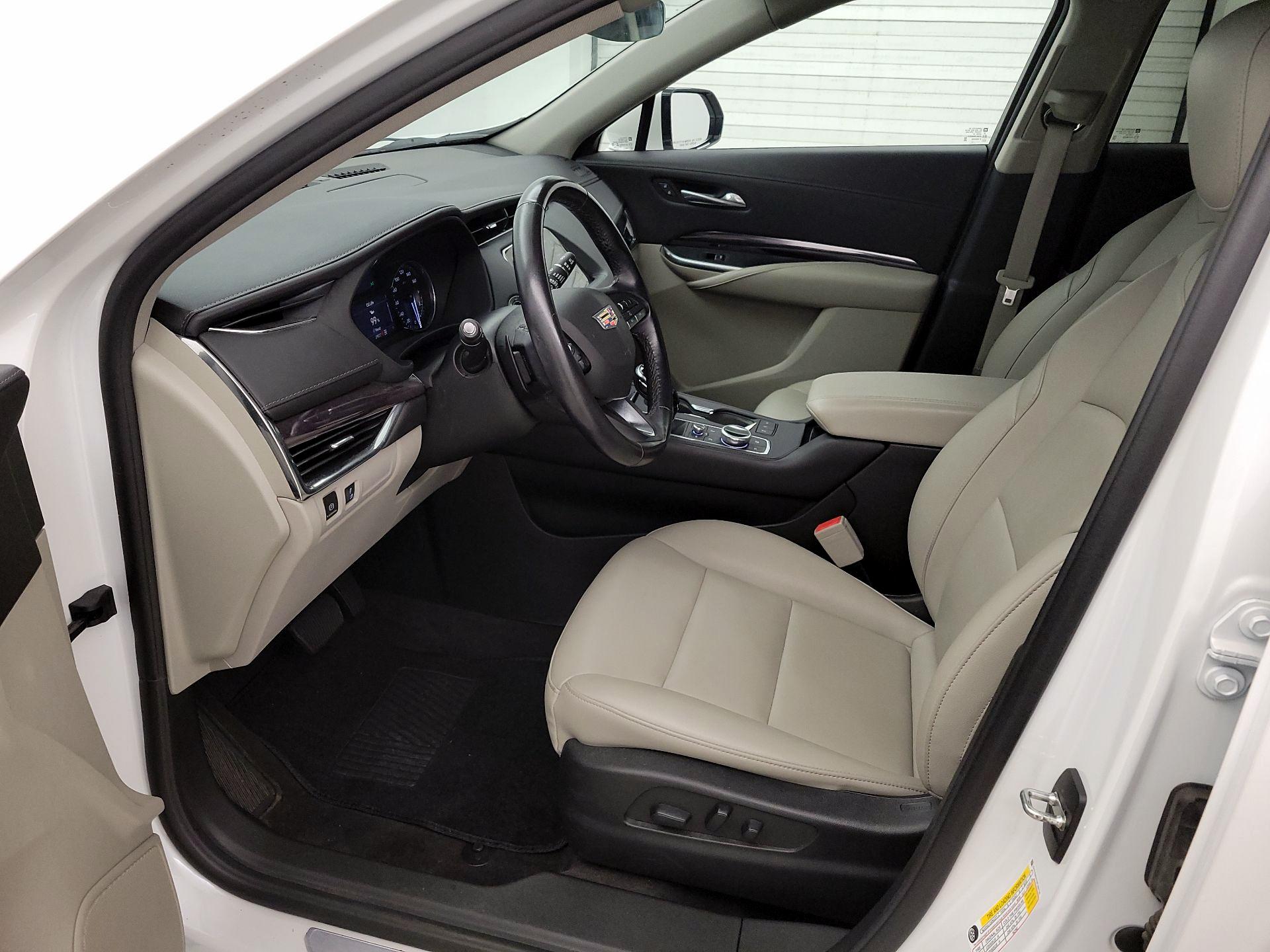 Thumbnail: 2022 Cadillac XT4 - 11