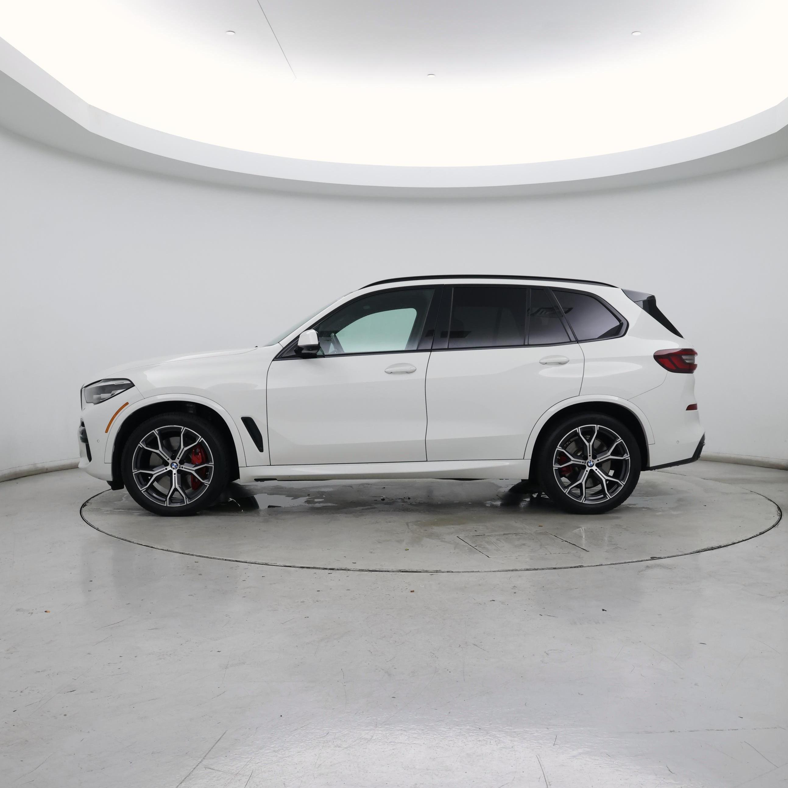 Thumbnail: 2022 BMW X5 - 3