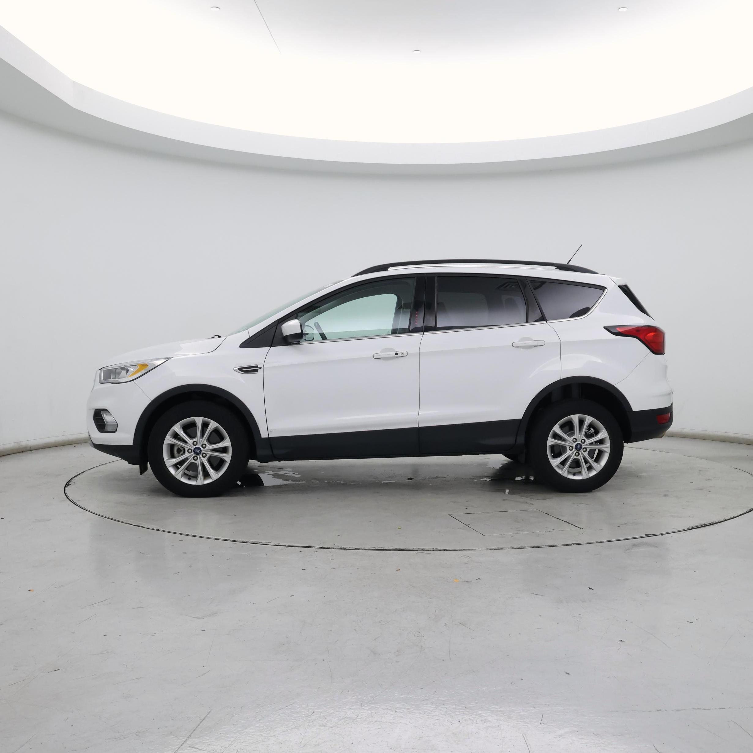 Thumbnail: 2019 Ford Escape - 3