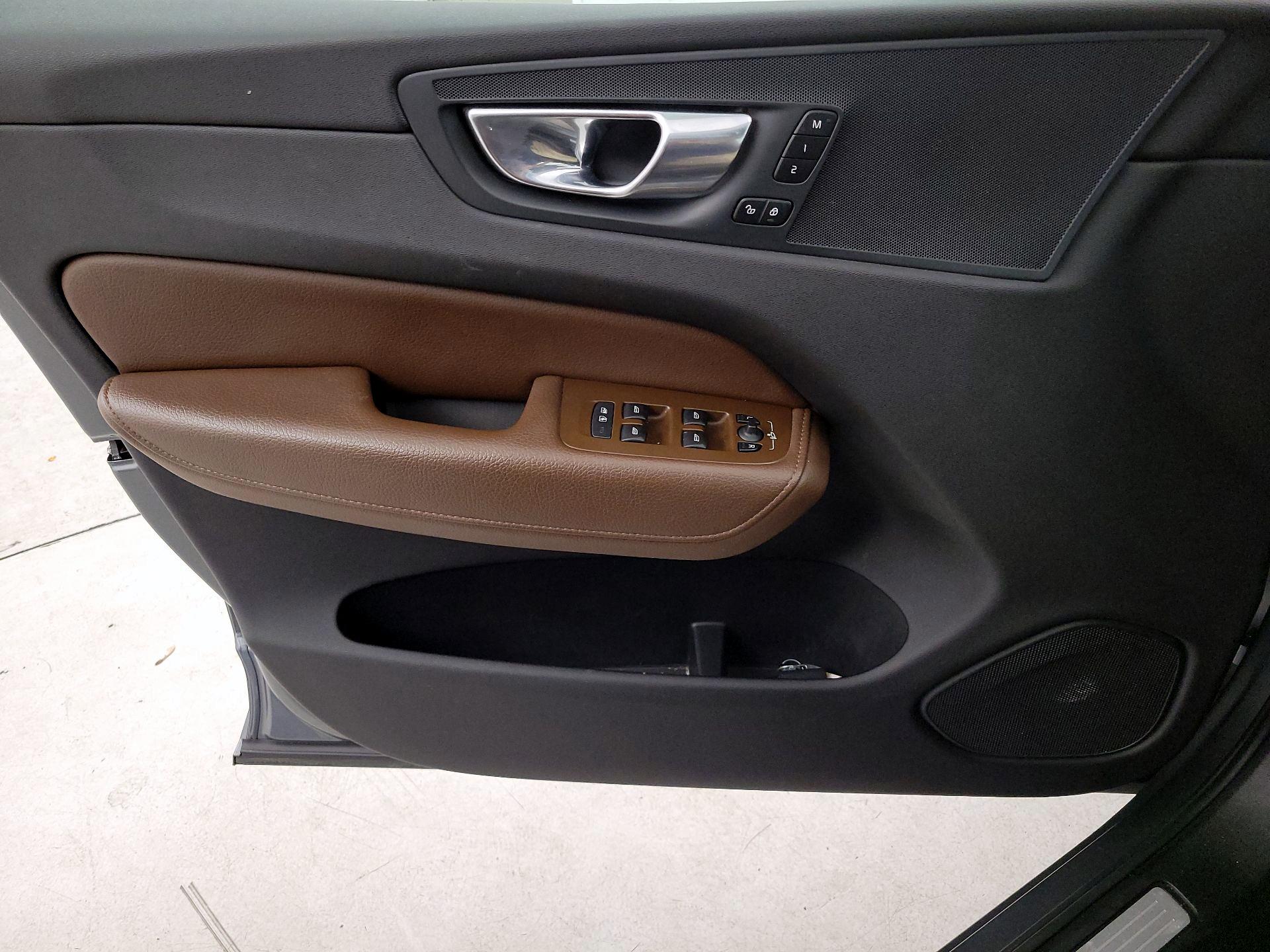 Thumbnail: 2021 Volvo XC60 - 12
