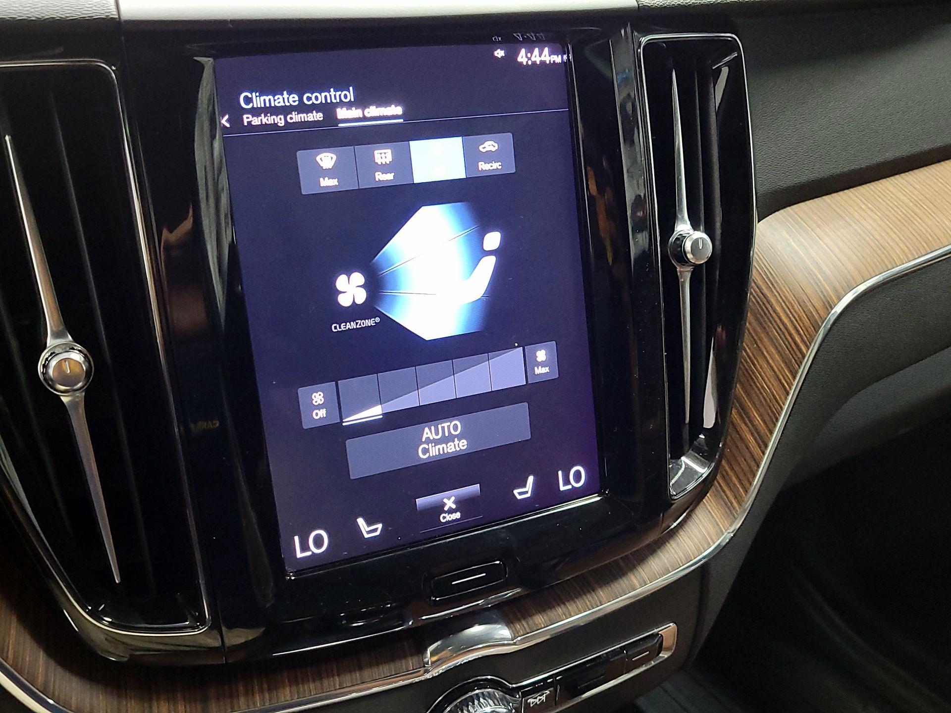 Thumbnail: 2021 Volvo XC60 - 16