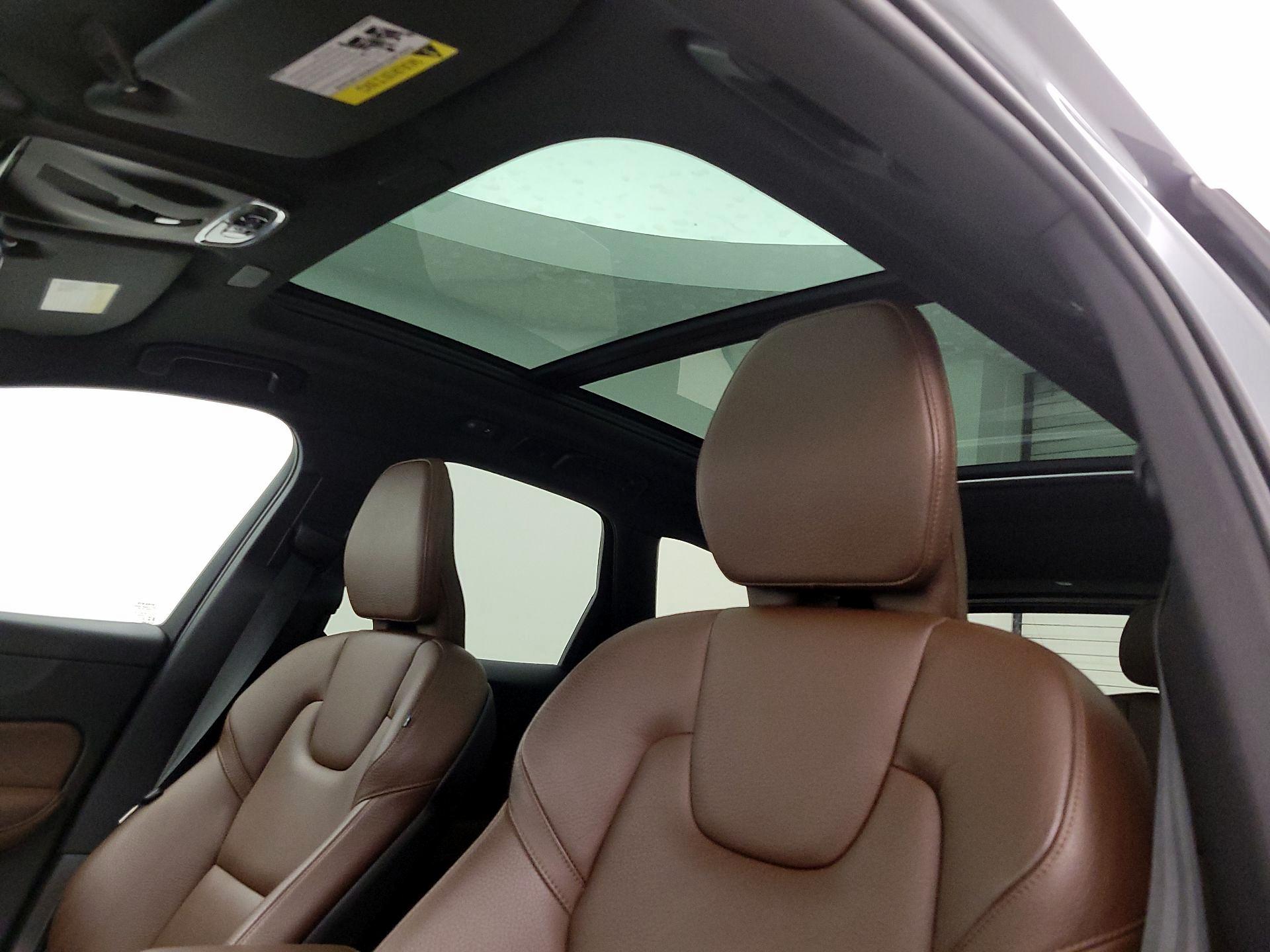 Thumbnail: 2021 Volvo XC60 - 19