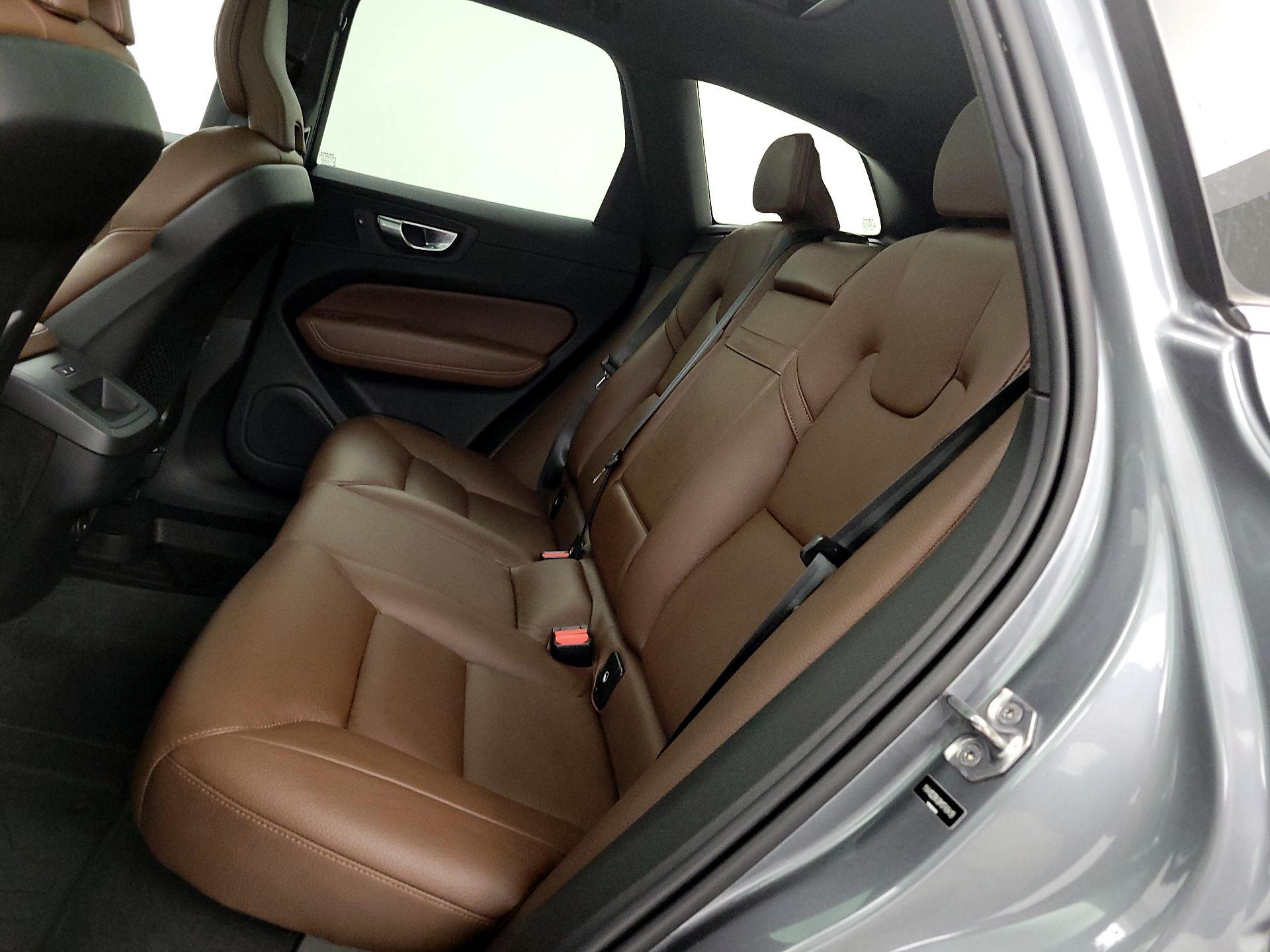 Thumbnail: 2021 Volvo XC60 - 20