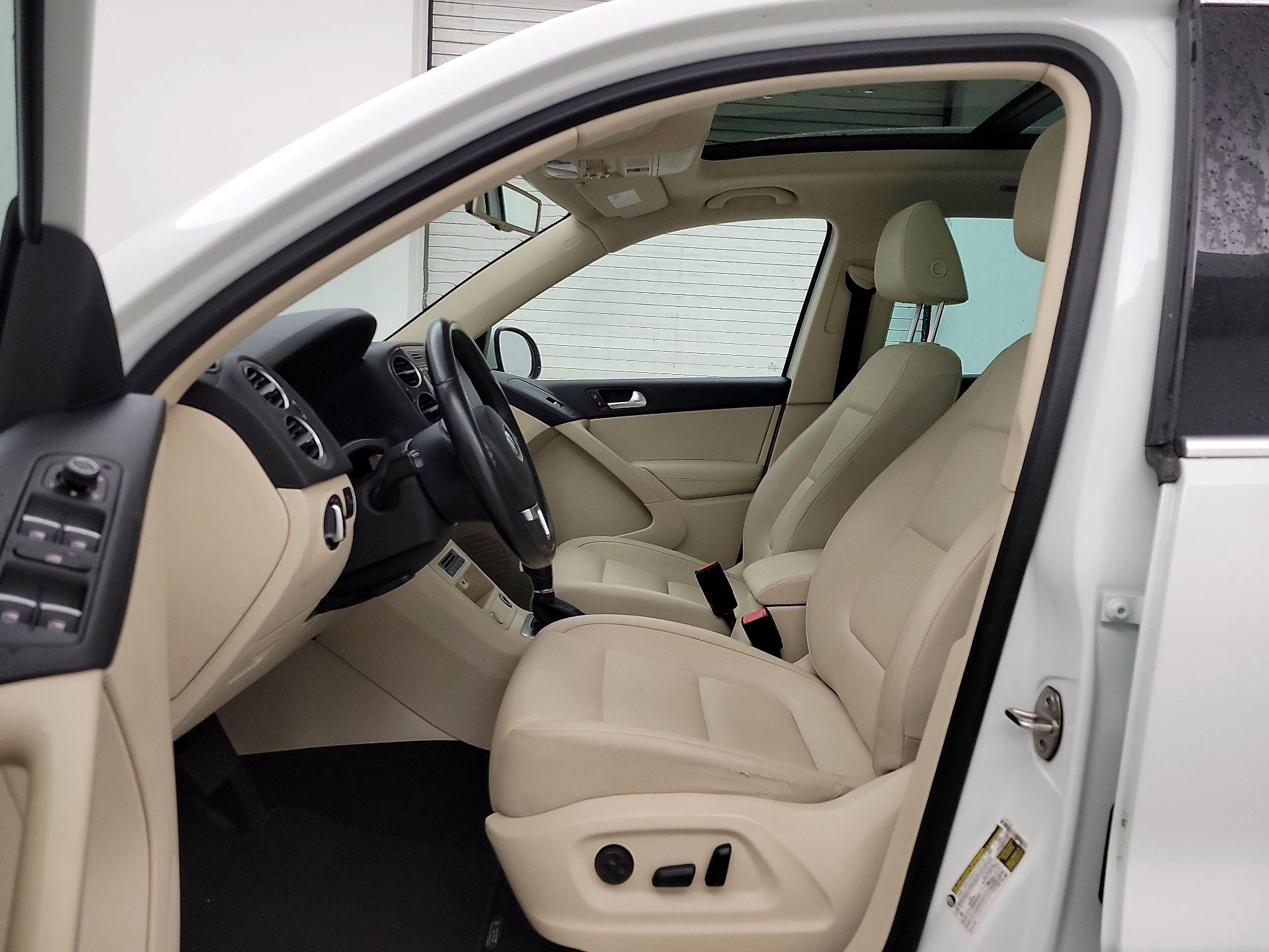 Thumbnail: 2016 Volkswagen Tiguan - 11