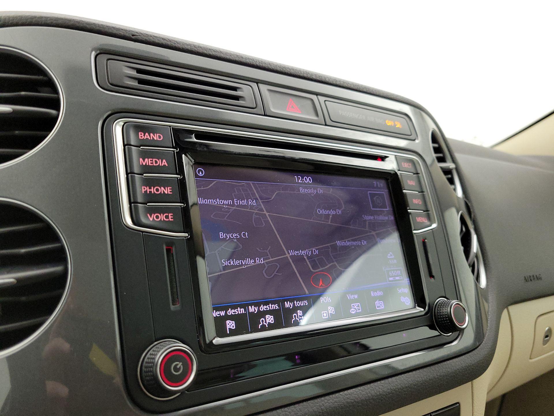 Thumbnail: 2016 Volkswagen Tiguan - 14
