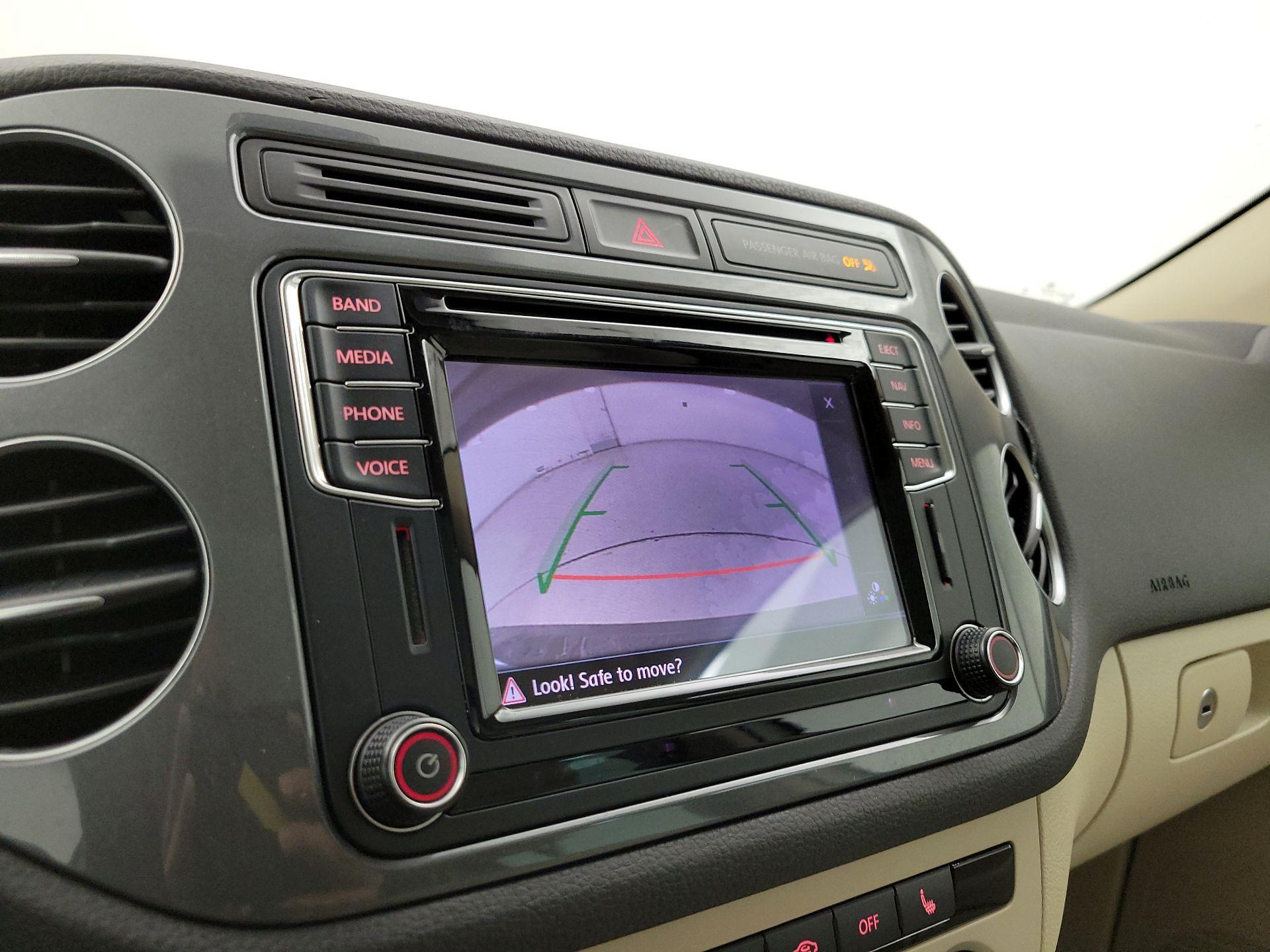 Thumbnail: 2016 Volkswagen Tiguan - 15