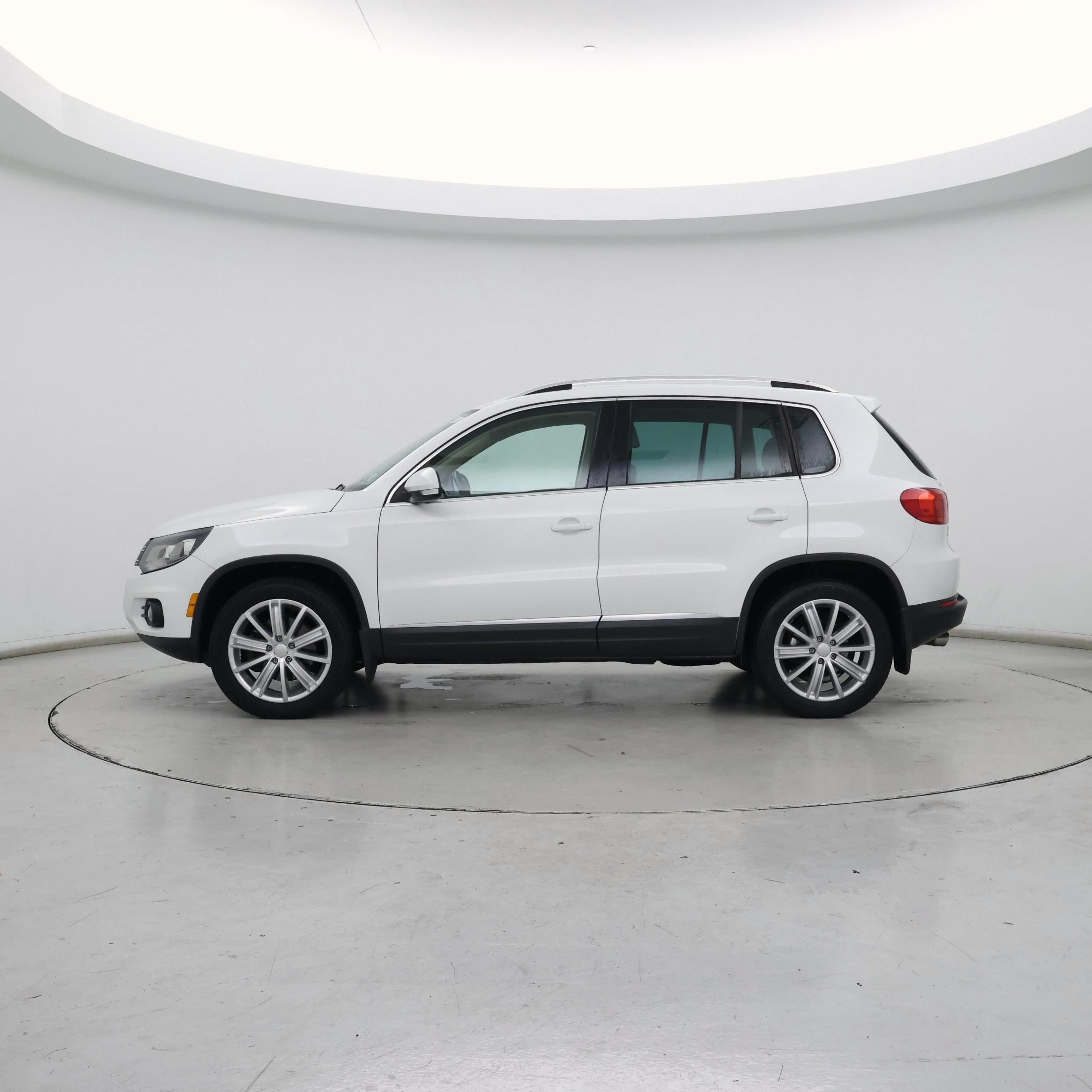 Thumbnail: 2016 Volkswagen Tiguan - 3