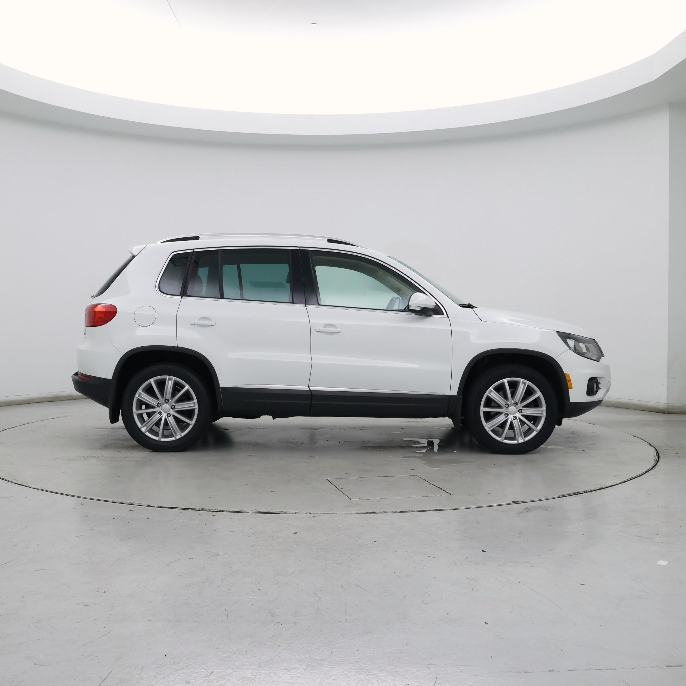 Thumbnail: 2016 Volkswagen Tiguan - 7