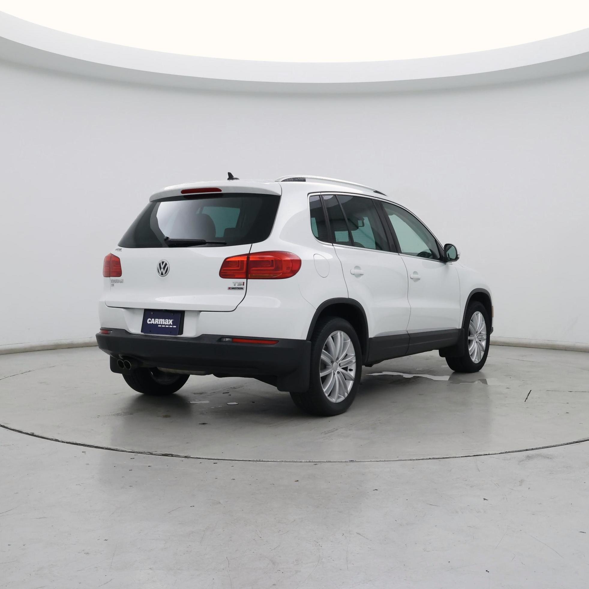 Thumbnail: 2016 Volkswagen Tiguan - 8