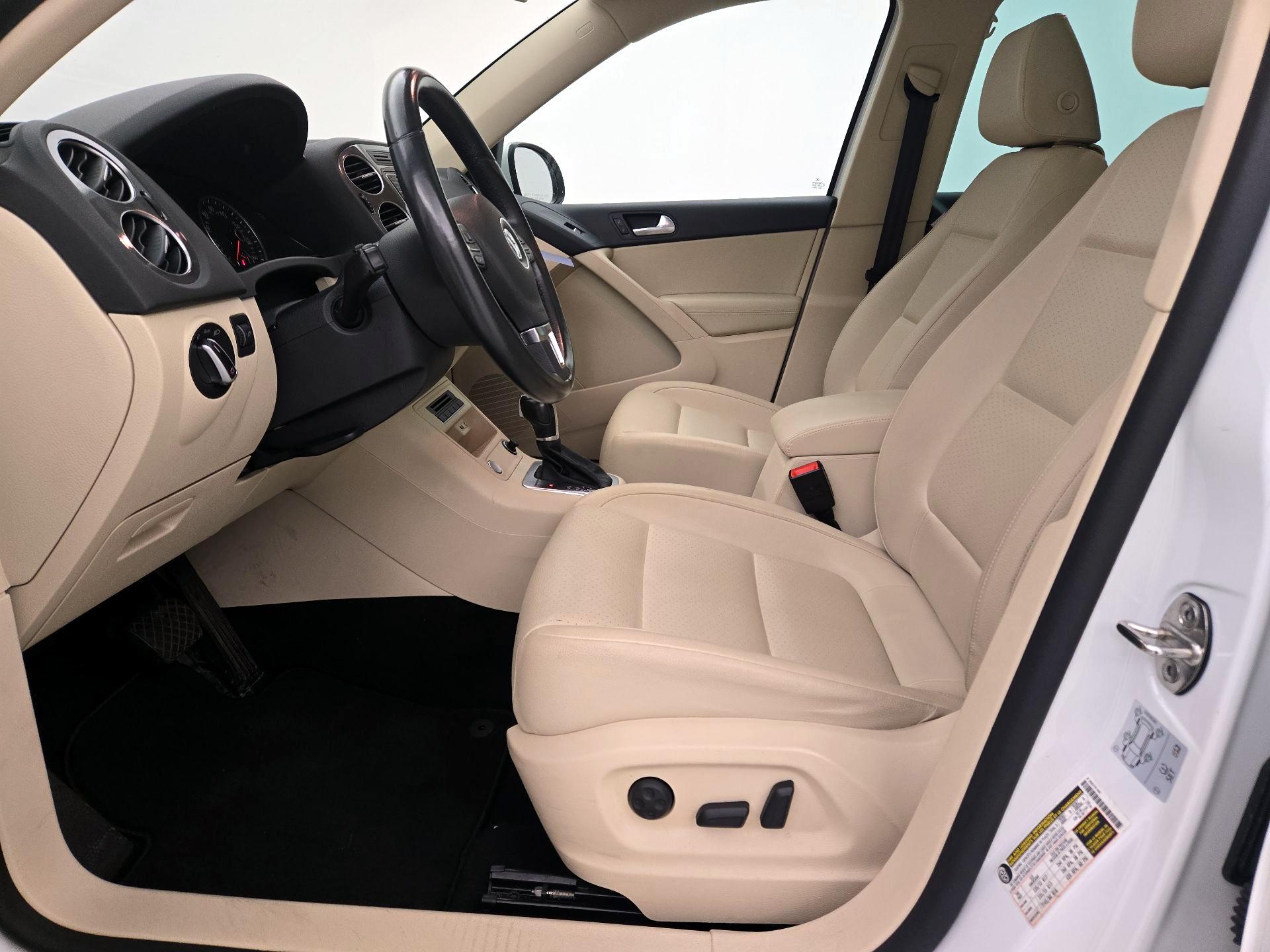Thumbnail: 2017 Volkswagen Tiguan - 11