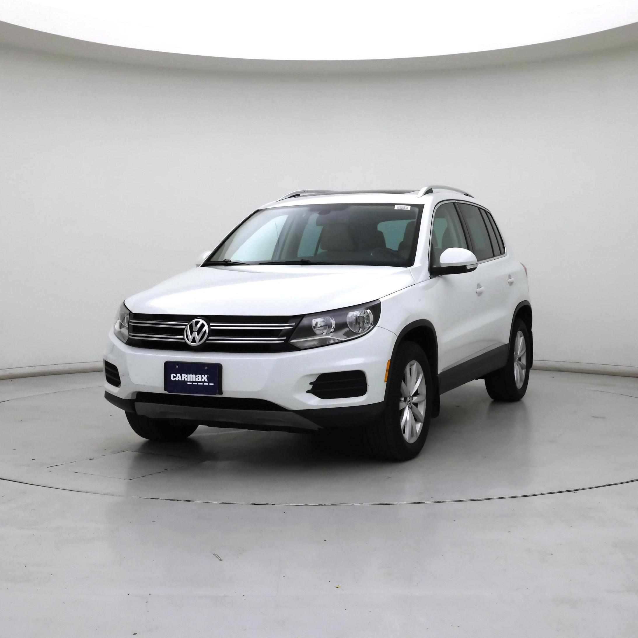 Thumbnail: 2017 Volkswagen Tiguan - 4