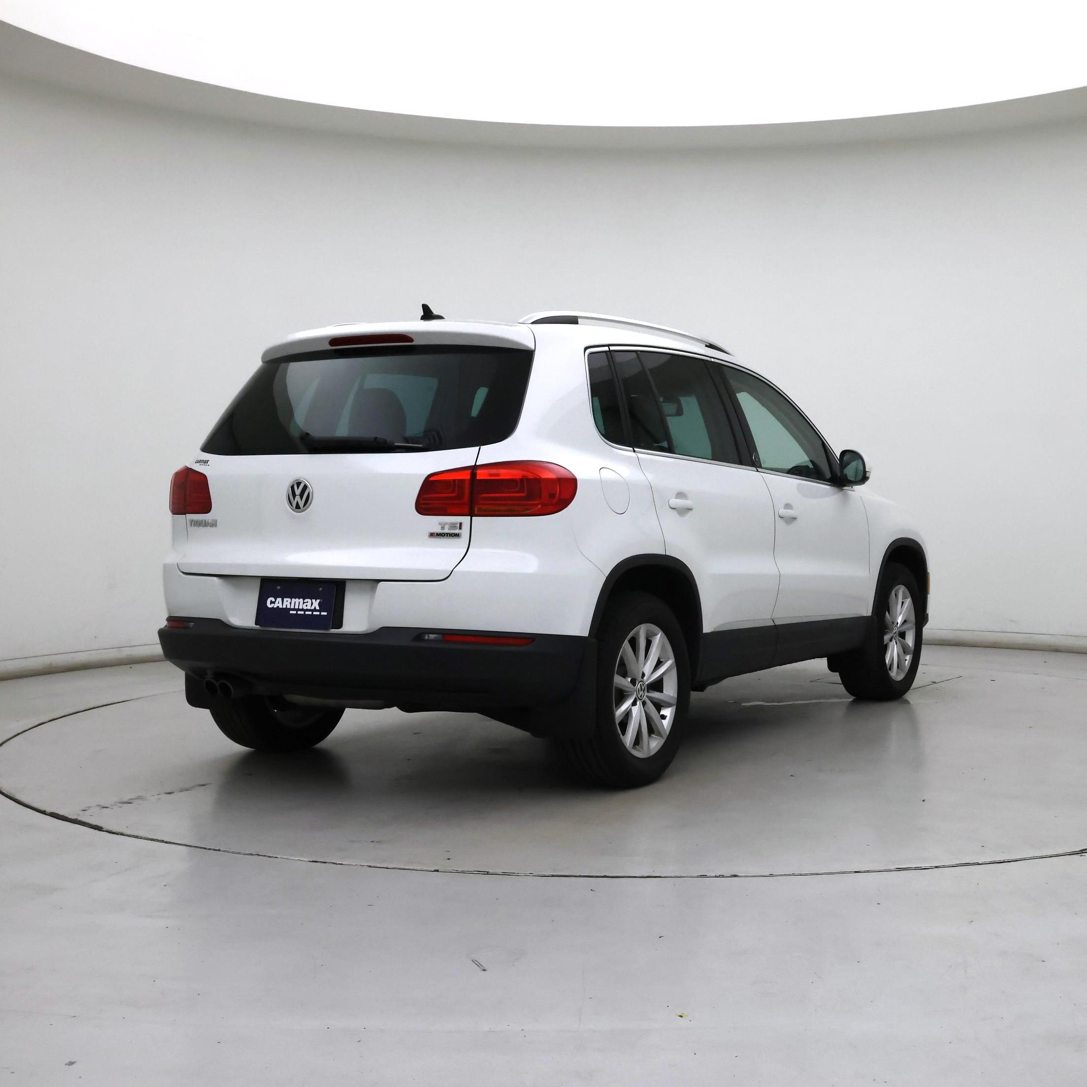 Thumbnail: 2017 Volkswagen Tiguan - 8