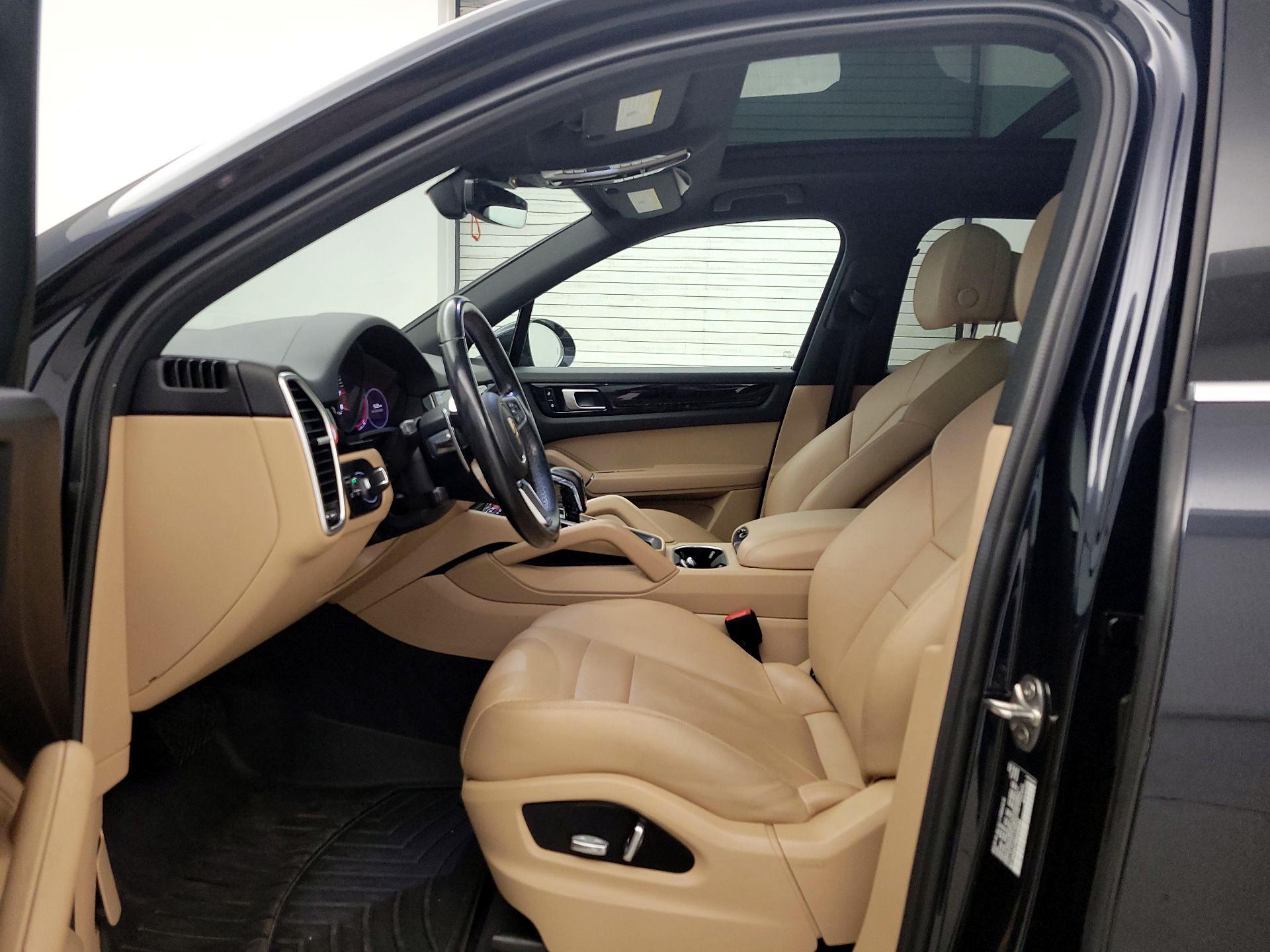 Thumbnail: 2021 Porsche Cayenne - 11