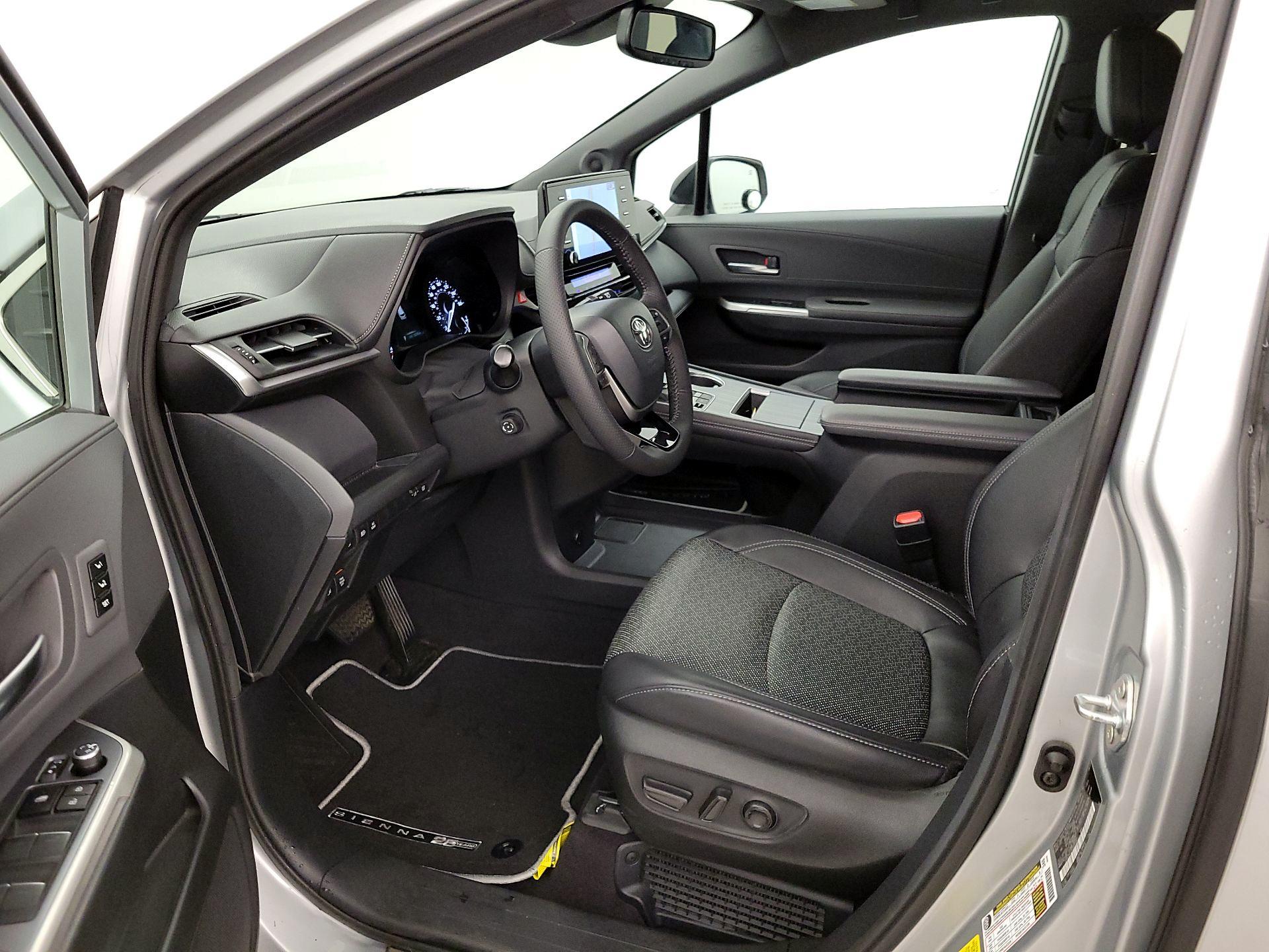 Thumbnail: 2023 Toyota Sienna - 11