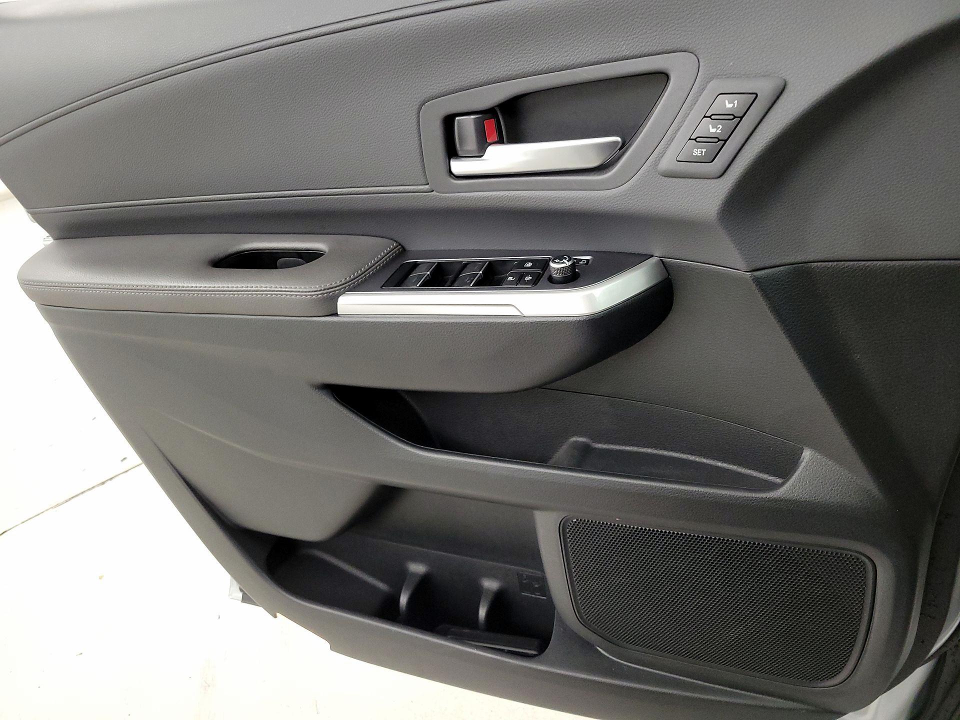 Thumbnail: 2023 Toyota Sienna - 12
