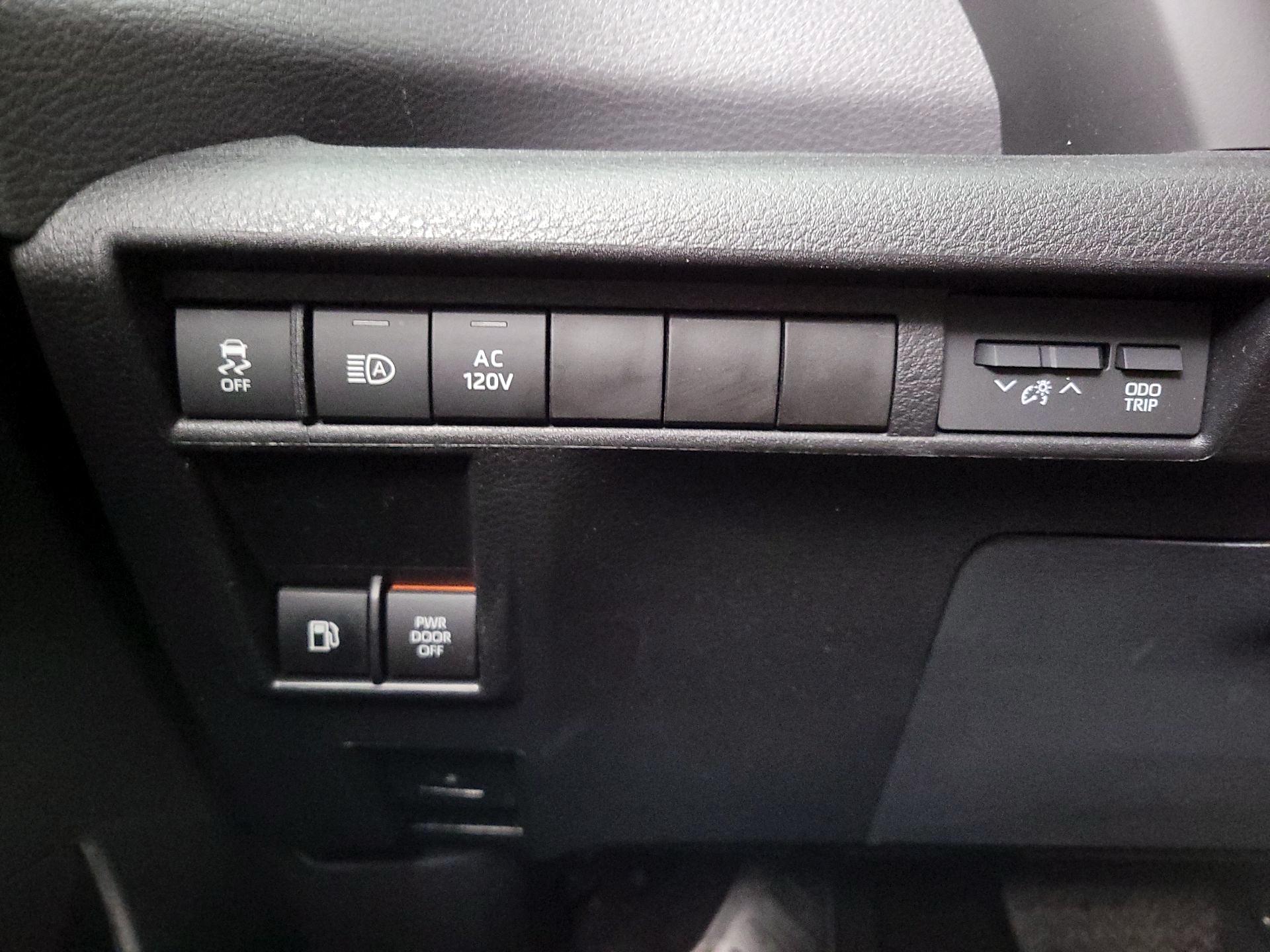 Thumbnail: 2023 Toyota Sienna - 13
