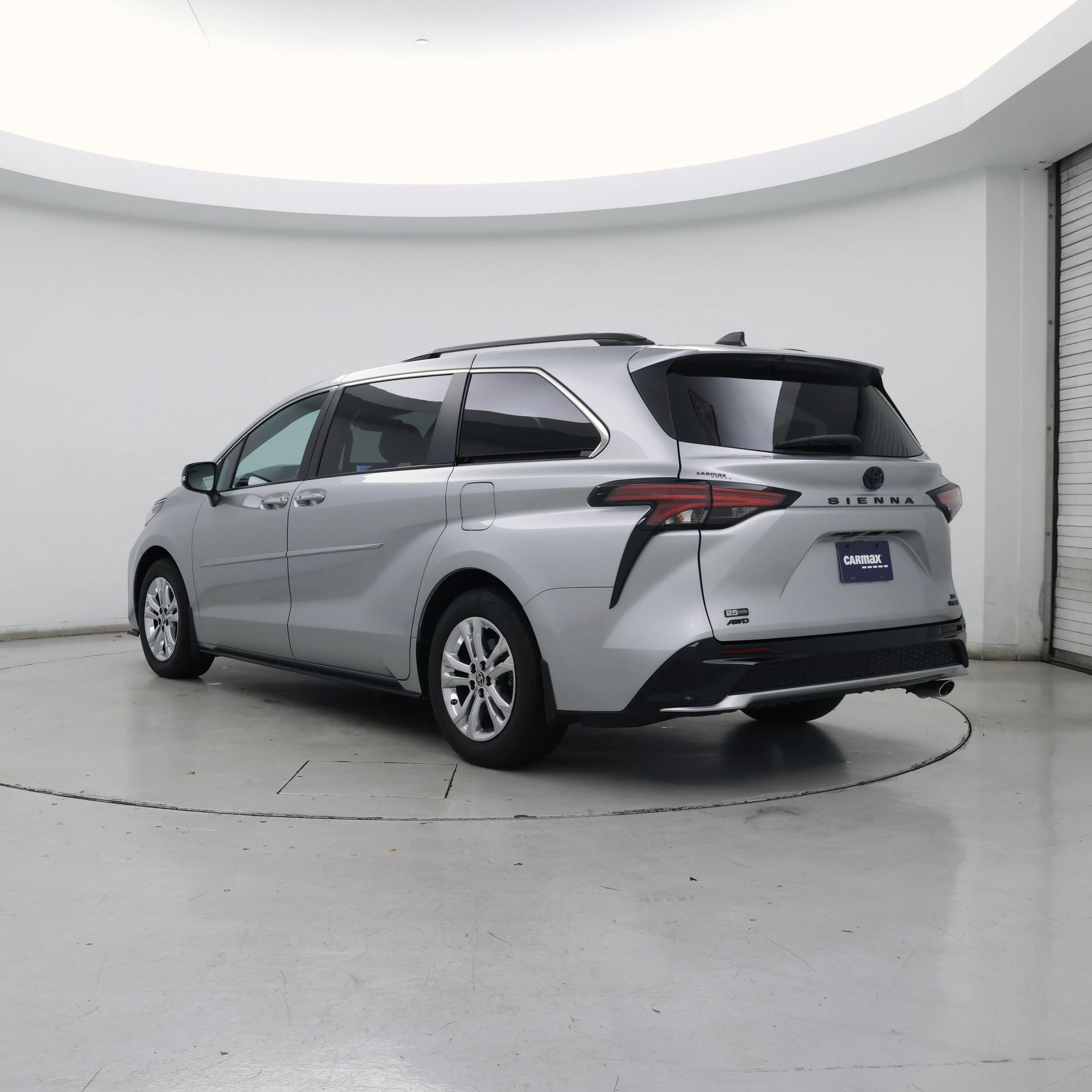 Thumbnail: 2023 Toyota Sienna - 2