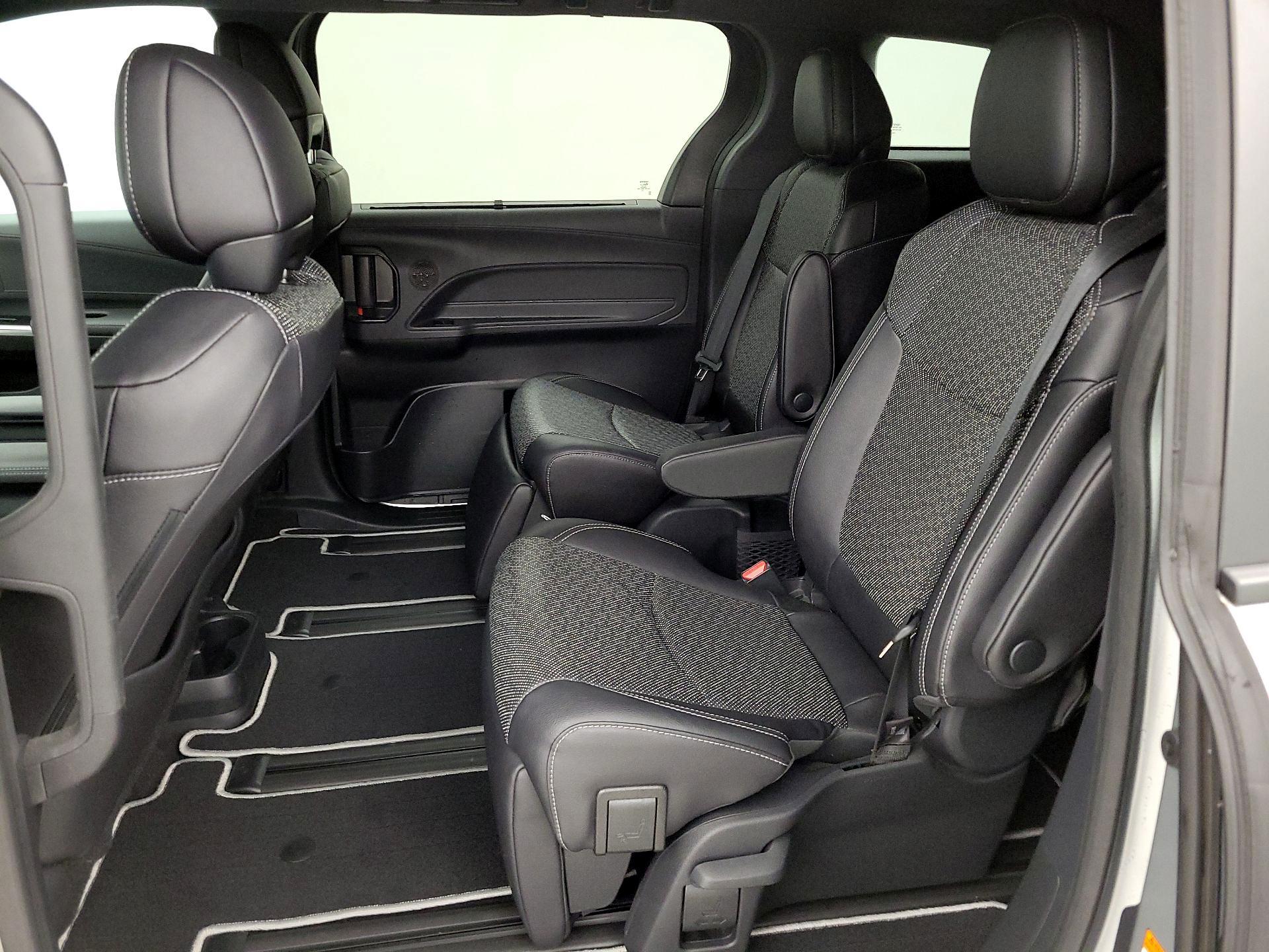 Thumbnail: 2023 Toyota Sienna - 19