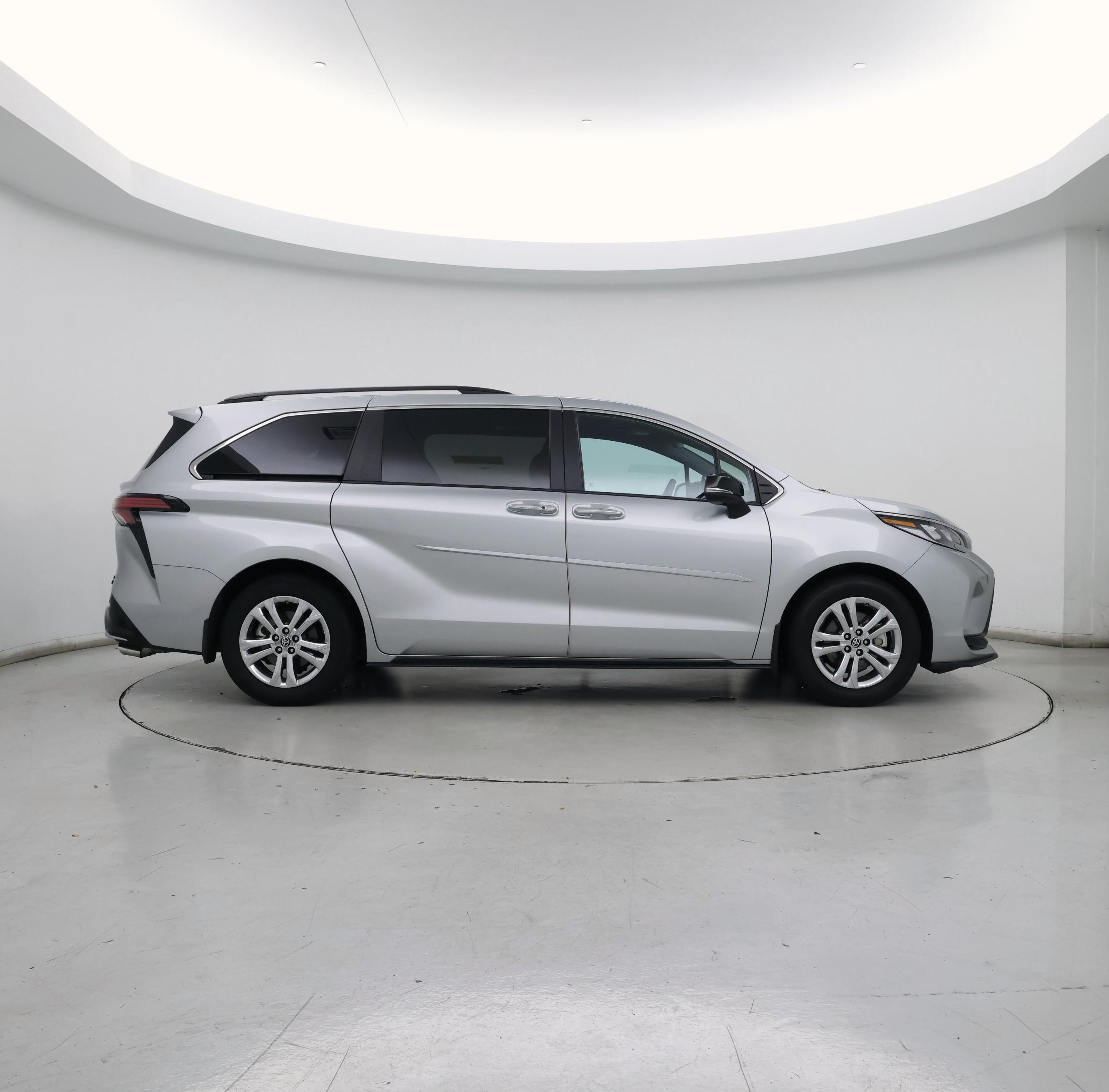 Thumbnail: 2023 Toyota Sienna - 7