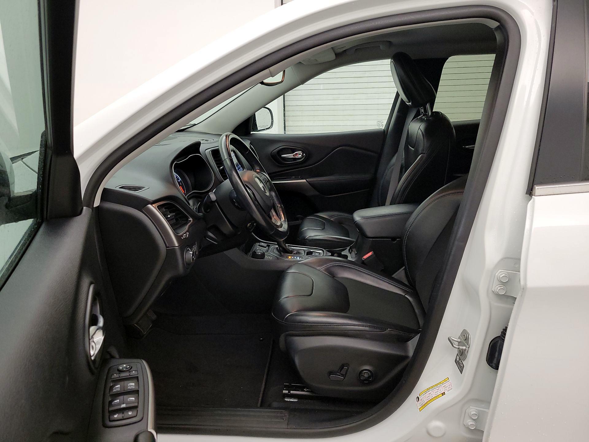 Thumbnail: 2021 Jeep Cherokee - 11