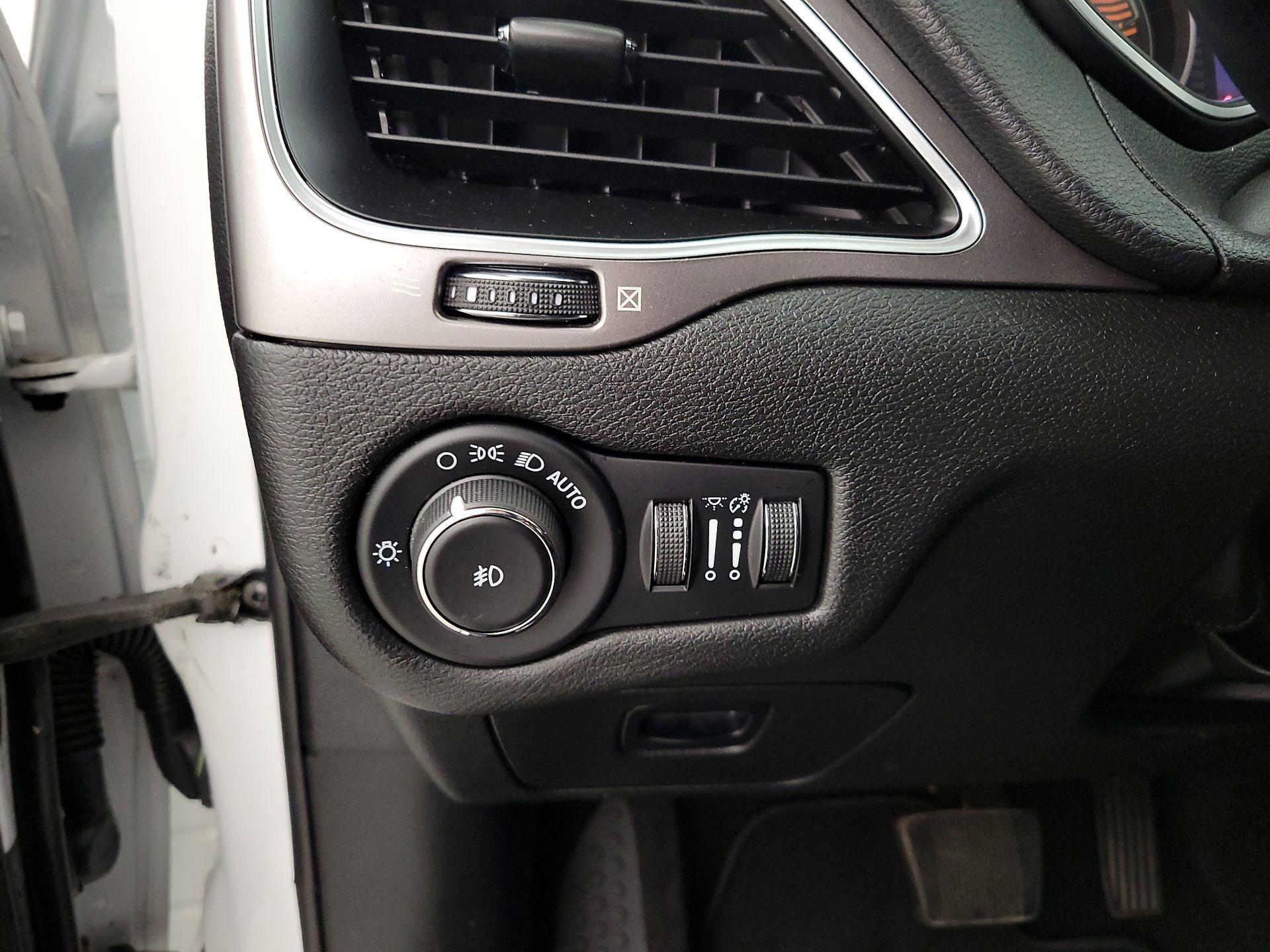 Thumbnail: 2021 Jeep Cherokee - 13