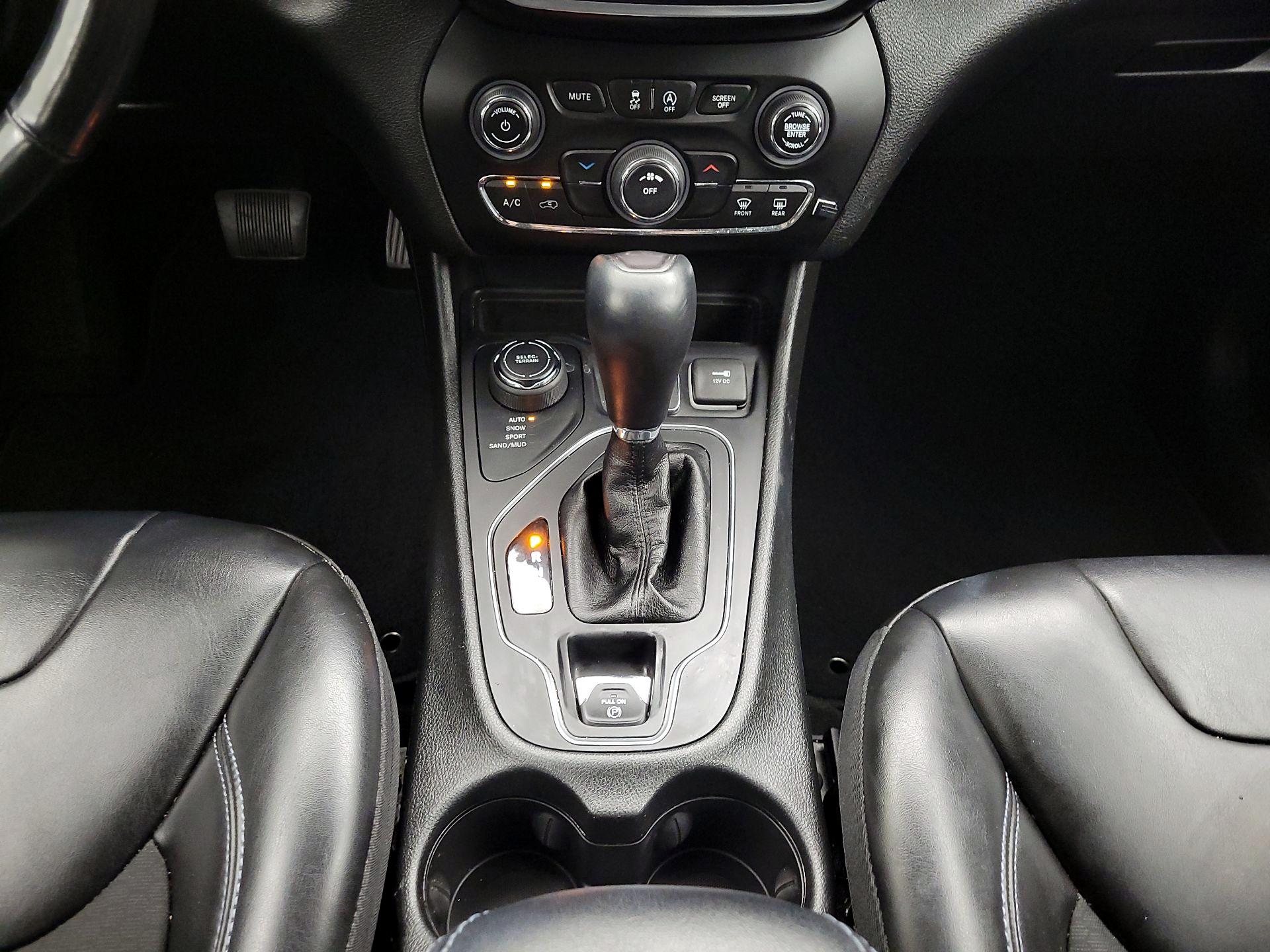 Thumbnail: 2021 Jeep Cherokee - 17