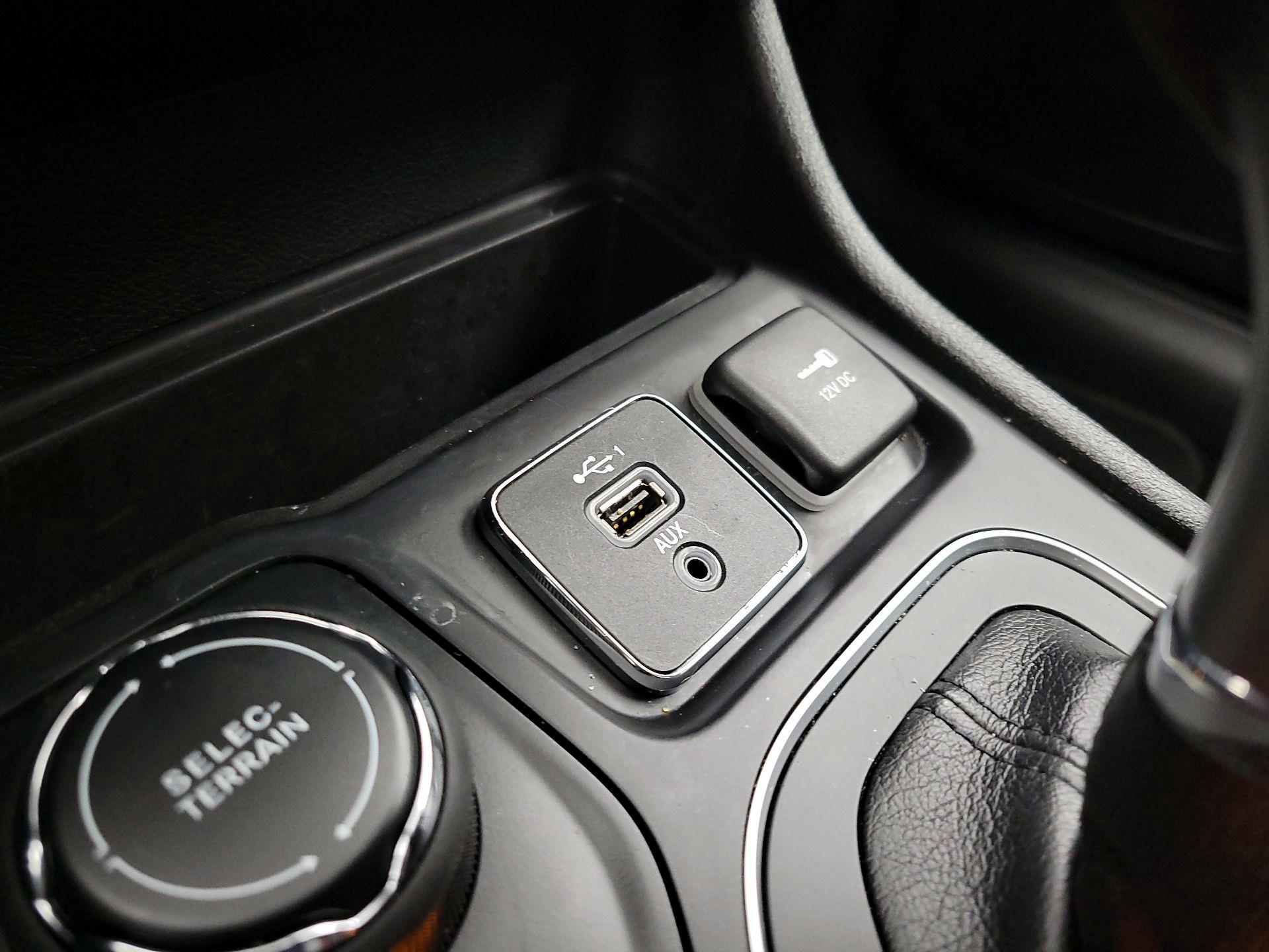 Thumbnail: 2021 Jeep Cherokee - 18