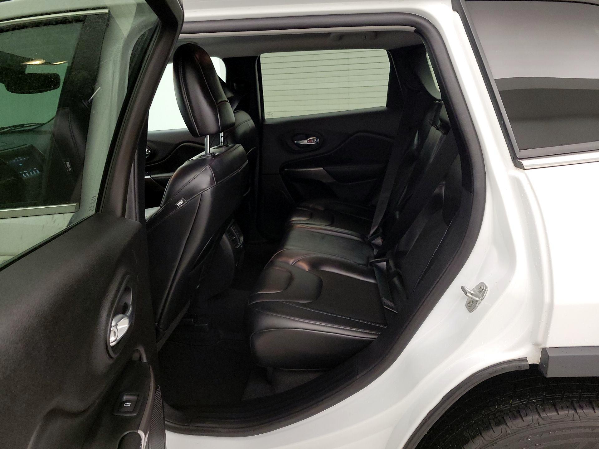 Thumbnail: 2021 Jeep Cherokee - 19