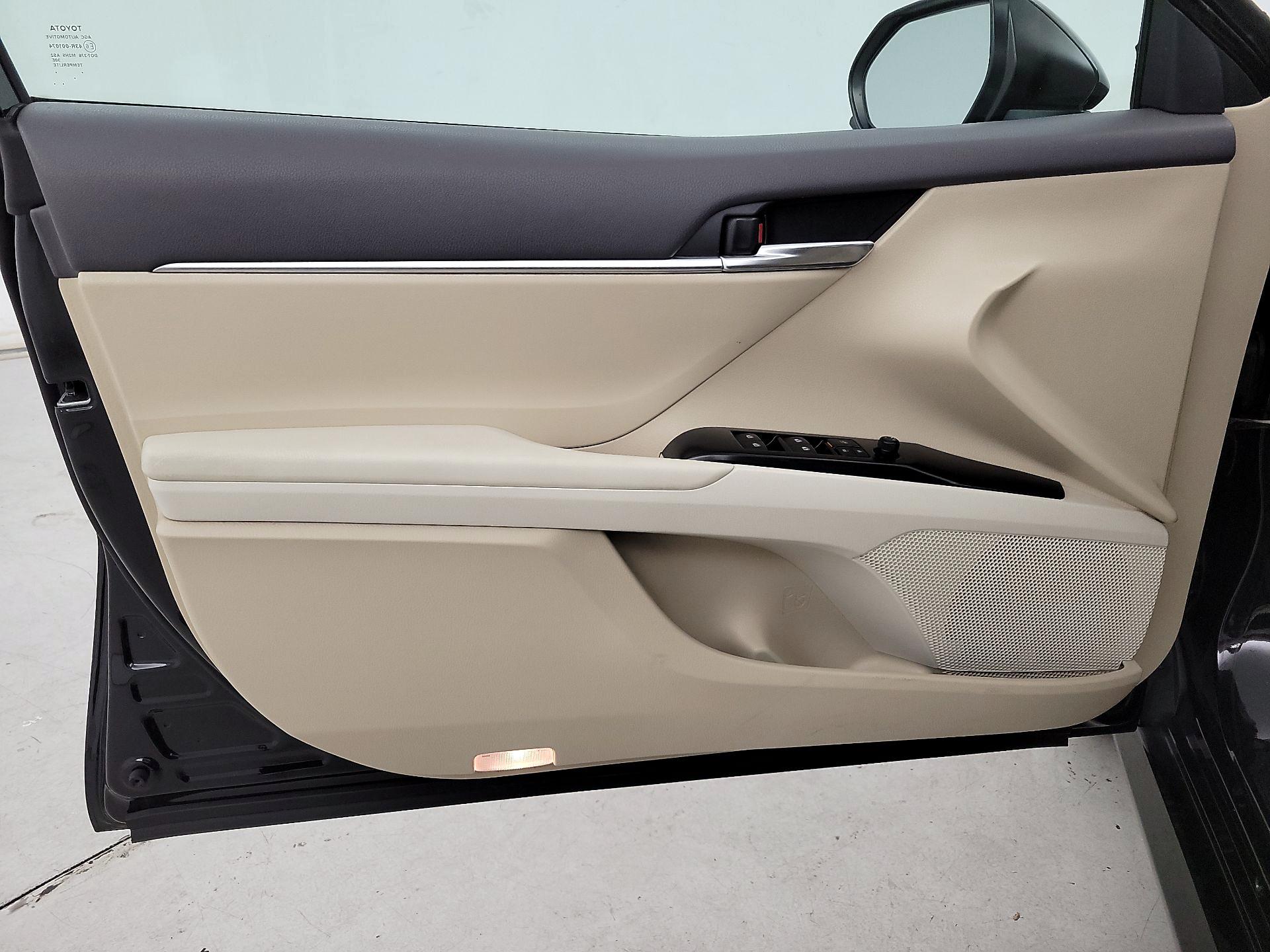 Thumbnail: 2019 Toyota Camry - 12