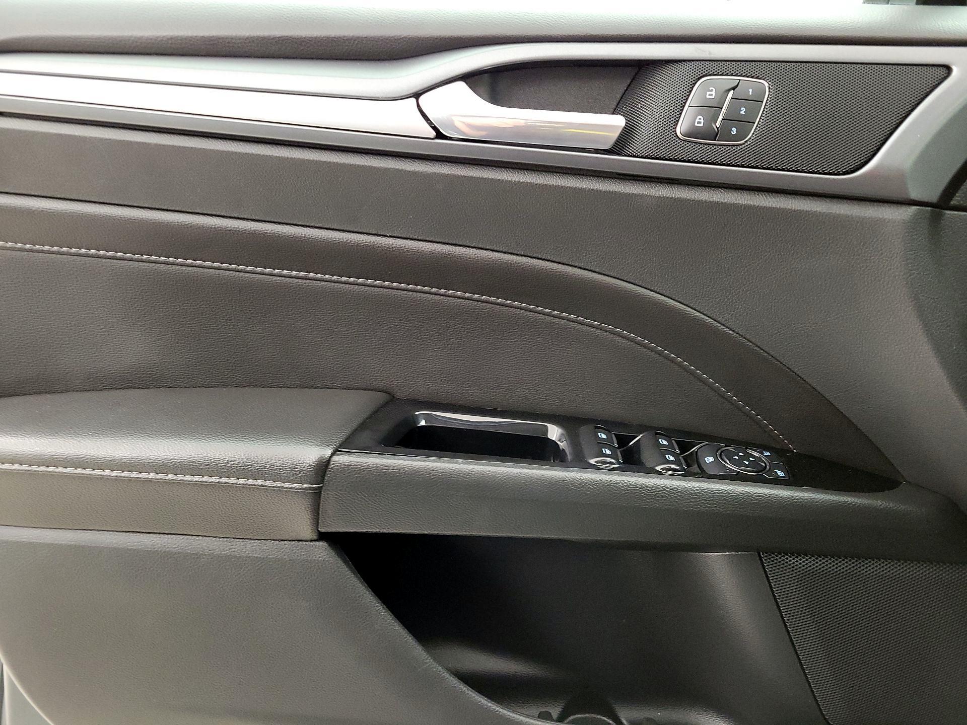 Thumbnail: 2015 Ford Fusion - 12