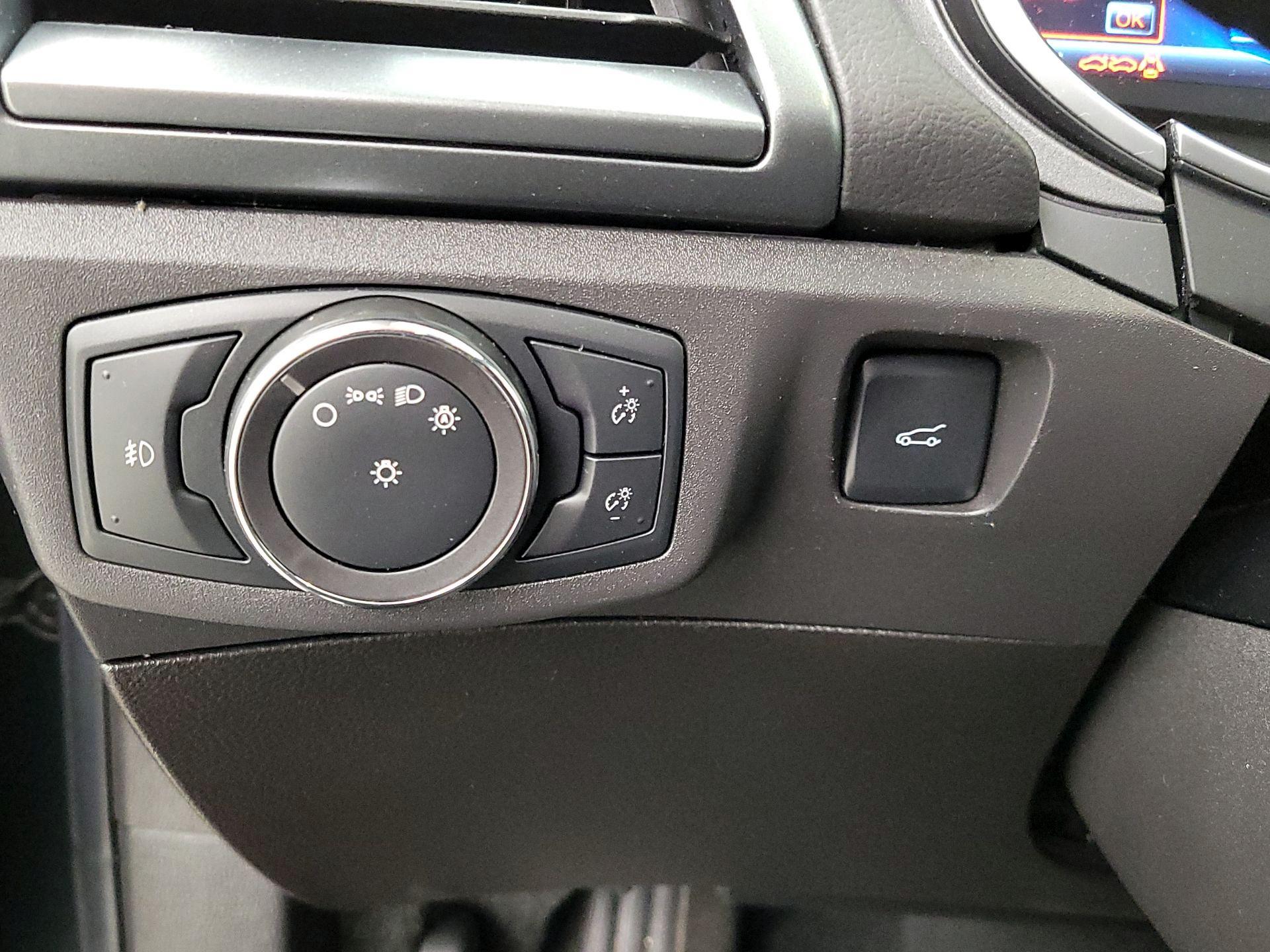 Thumbnail: 2015 Ford Fusion - 13