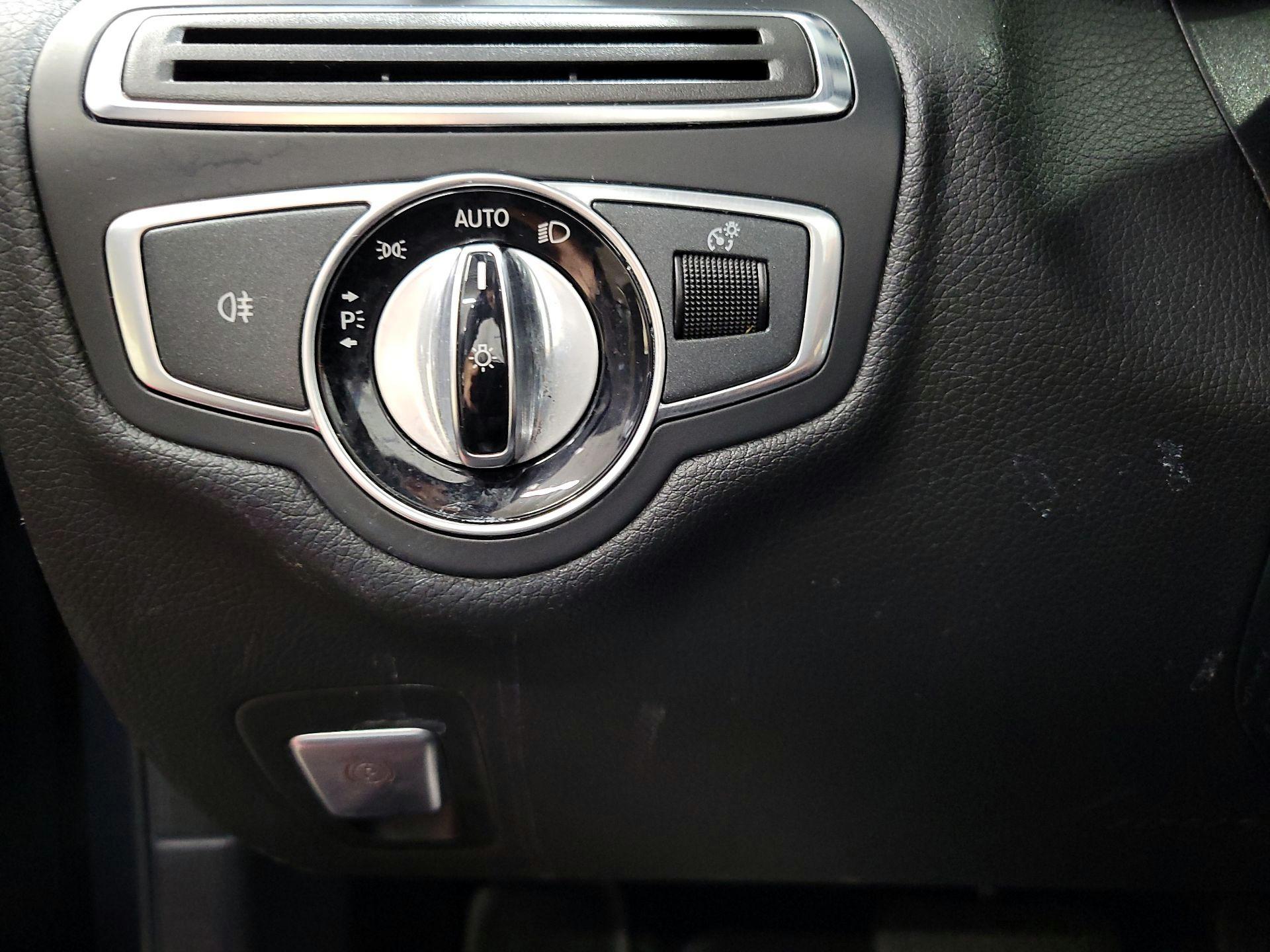 Thumbnail: 2016 Mercedes-Benz C-Class - 13
