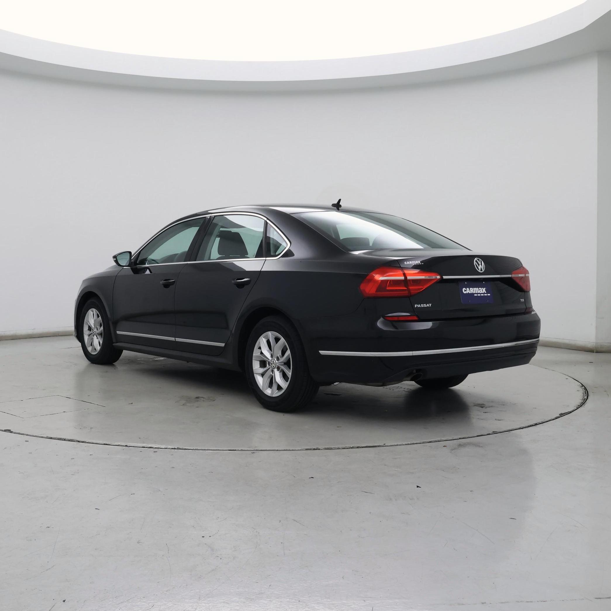 Thumbnail: 2016 Volkswagen Passat - 2