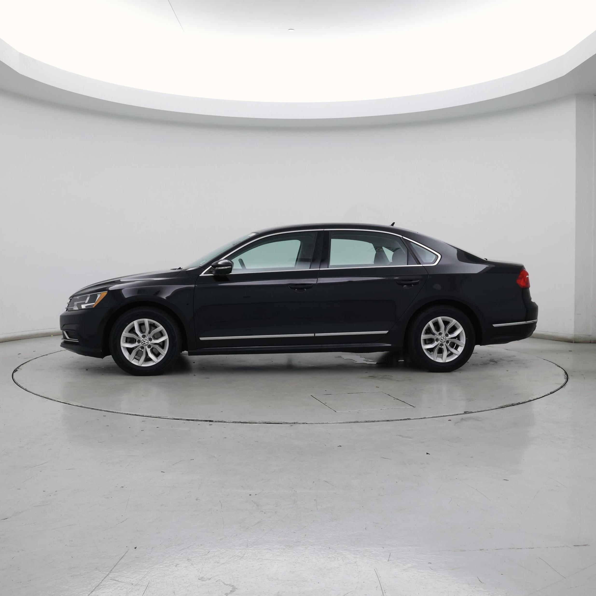 Thumbnail: 2016 Volkswagen Passat - 3