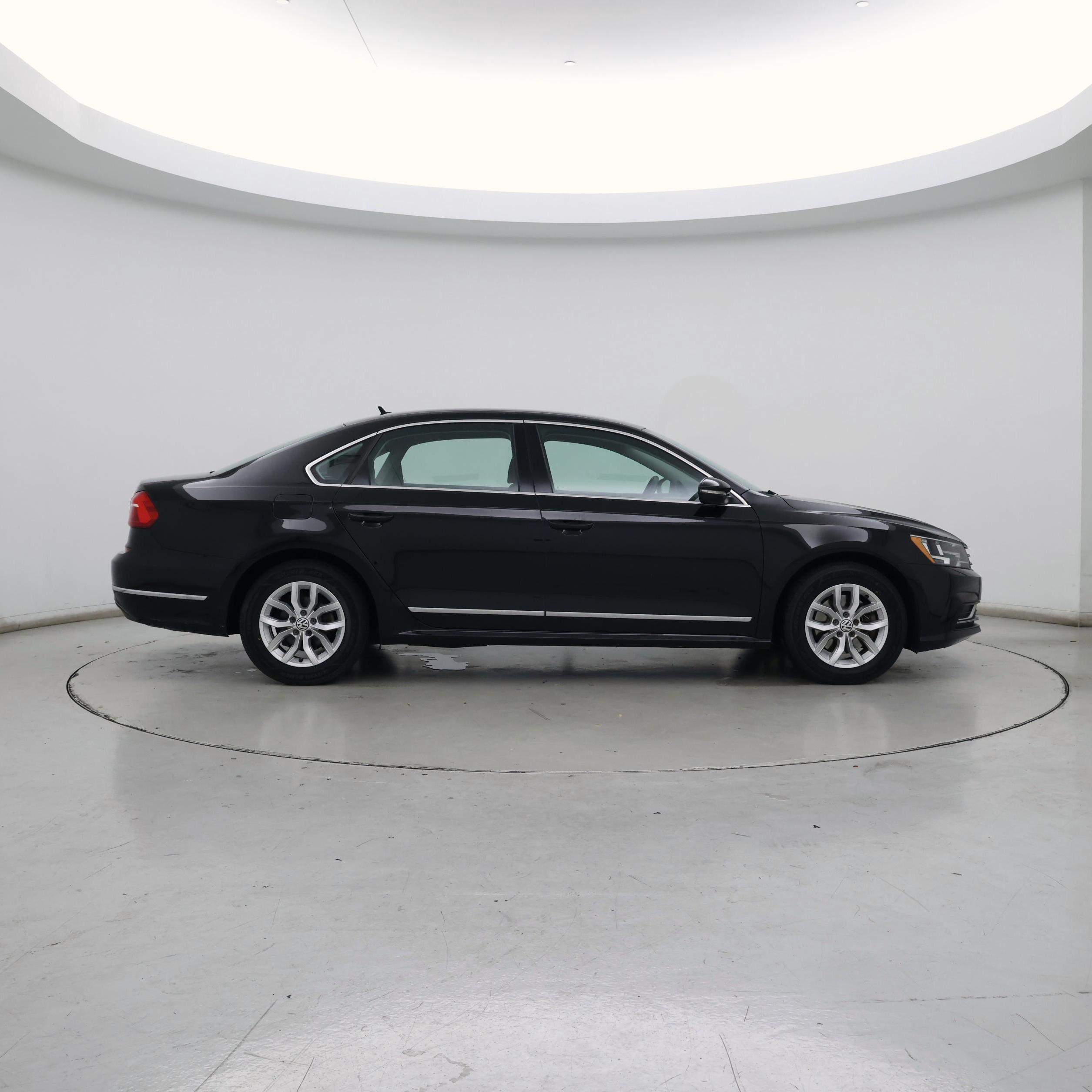 Thumbnail: 2016 Volkswagen Passat - 7